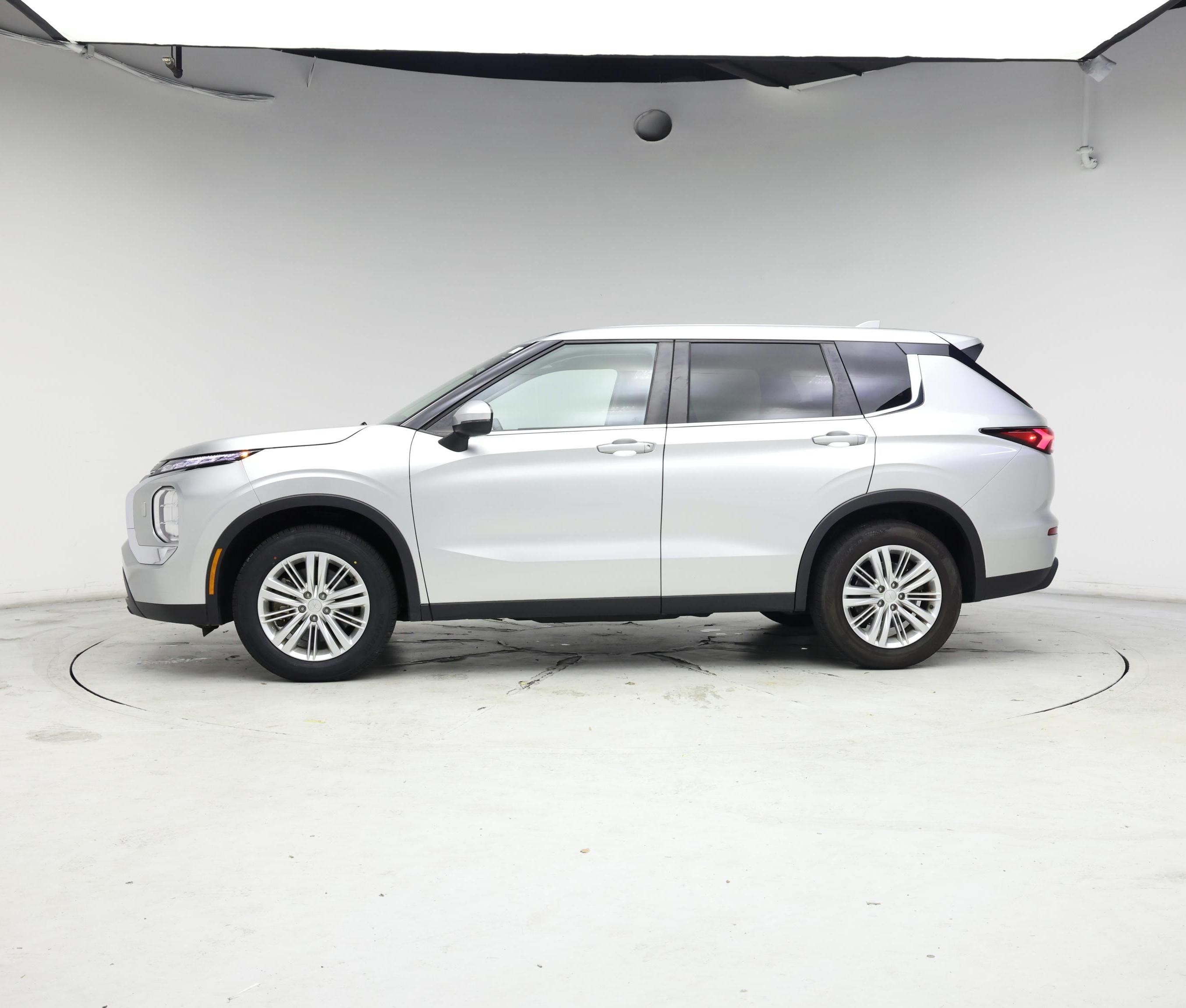 Thumbnail: 2022 Mitsubishi Outlander - 3