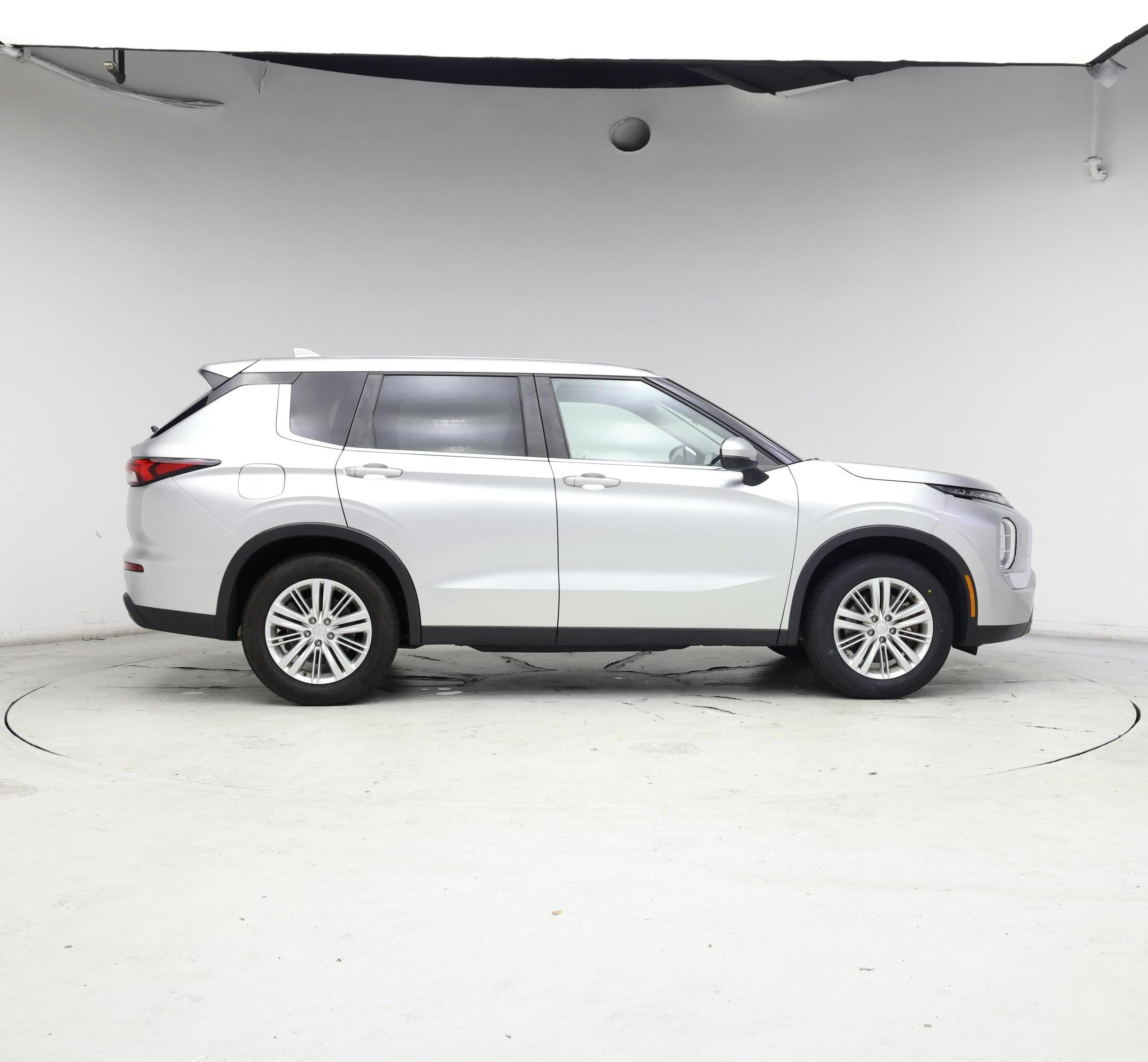 Thumbnail: 2022 Mitsubishi Outlander - 7