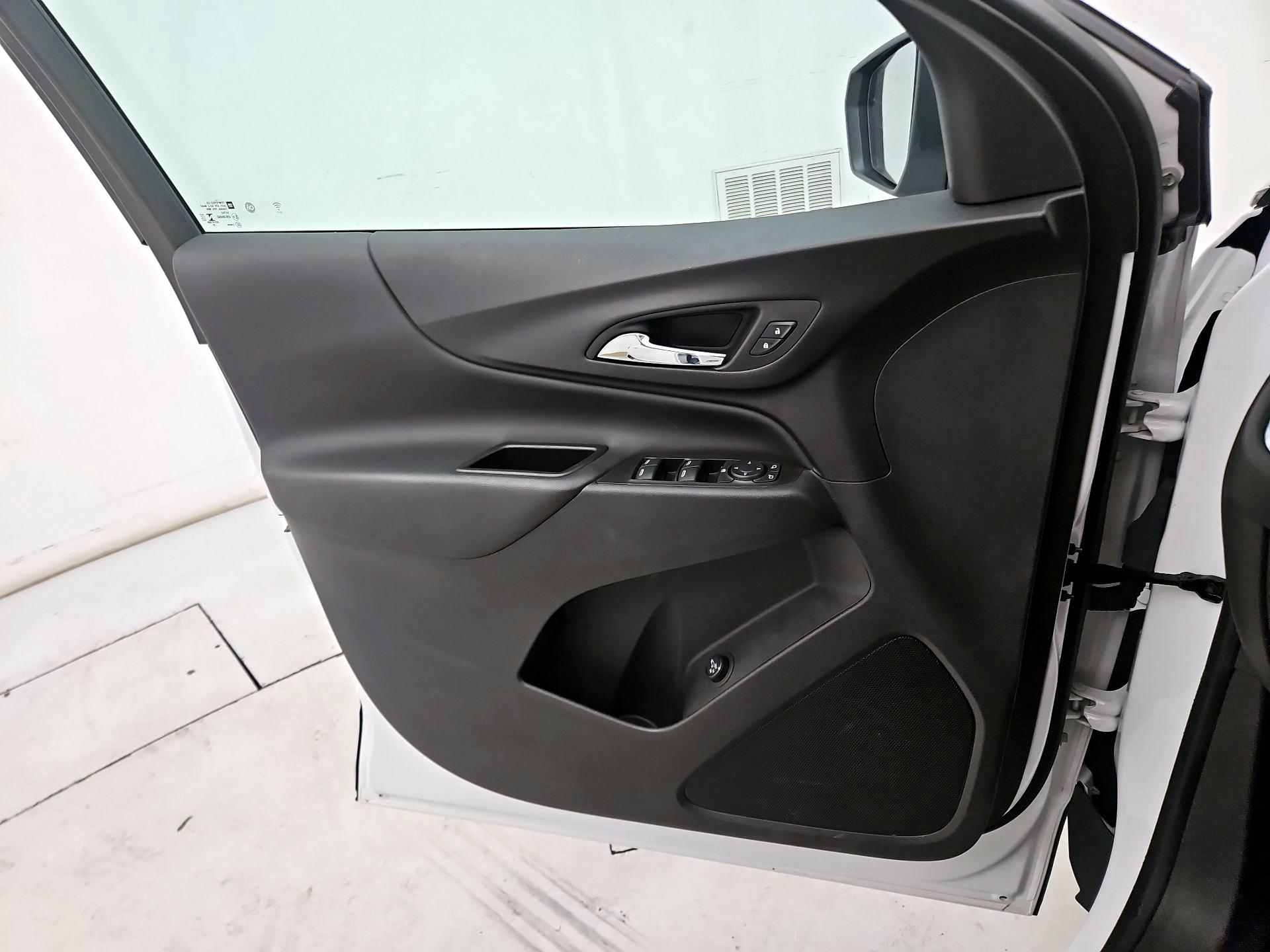 Thumbnail: 2022 Chevrolet Equinox - 12