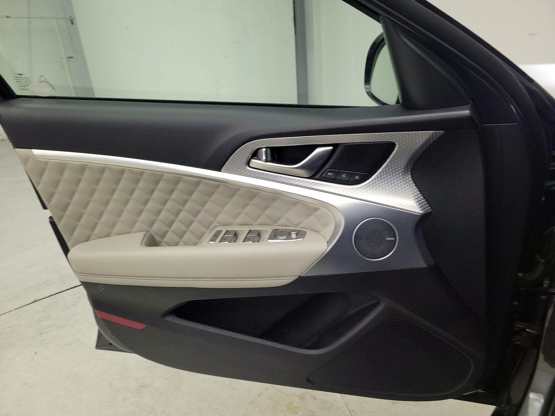 Thumbnail: 2022 Genesis G70 - 12