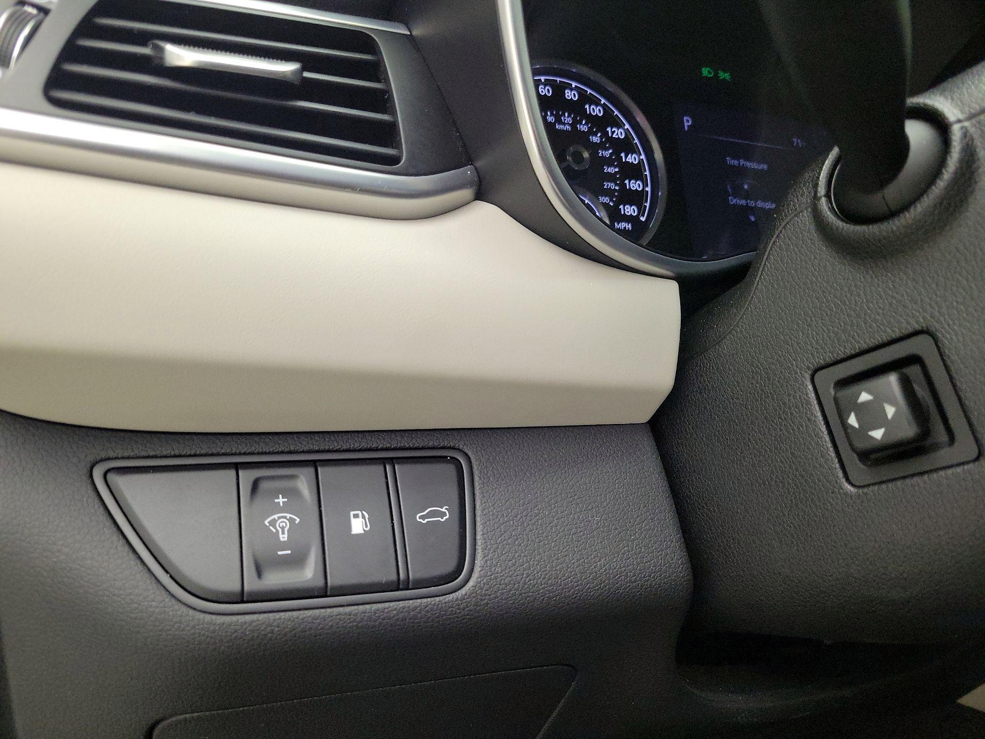 Thumbnail: 2022 Genesis G70 - 13