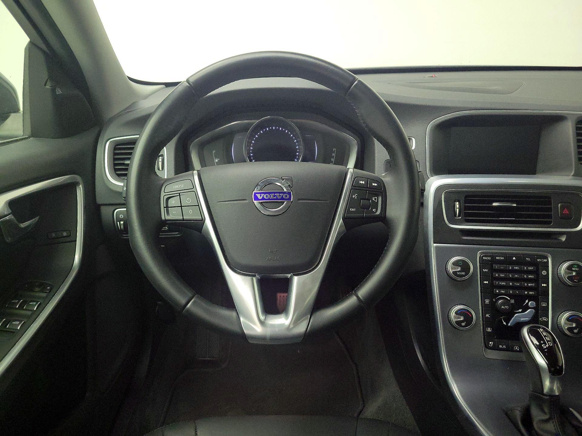 Thumbnail: 2017 Volvo S60 - 10