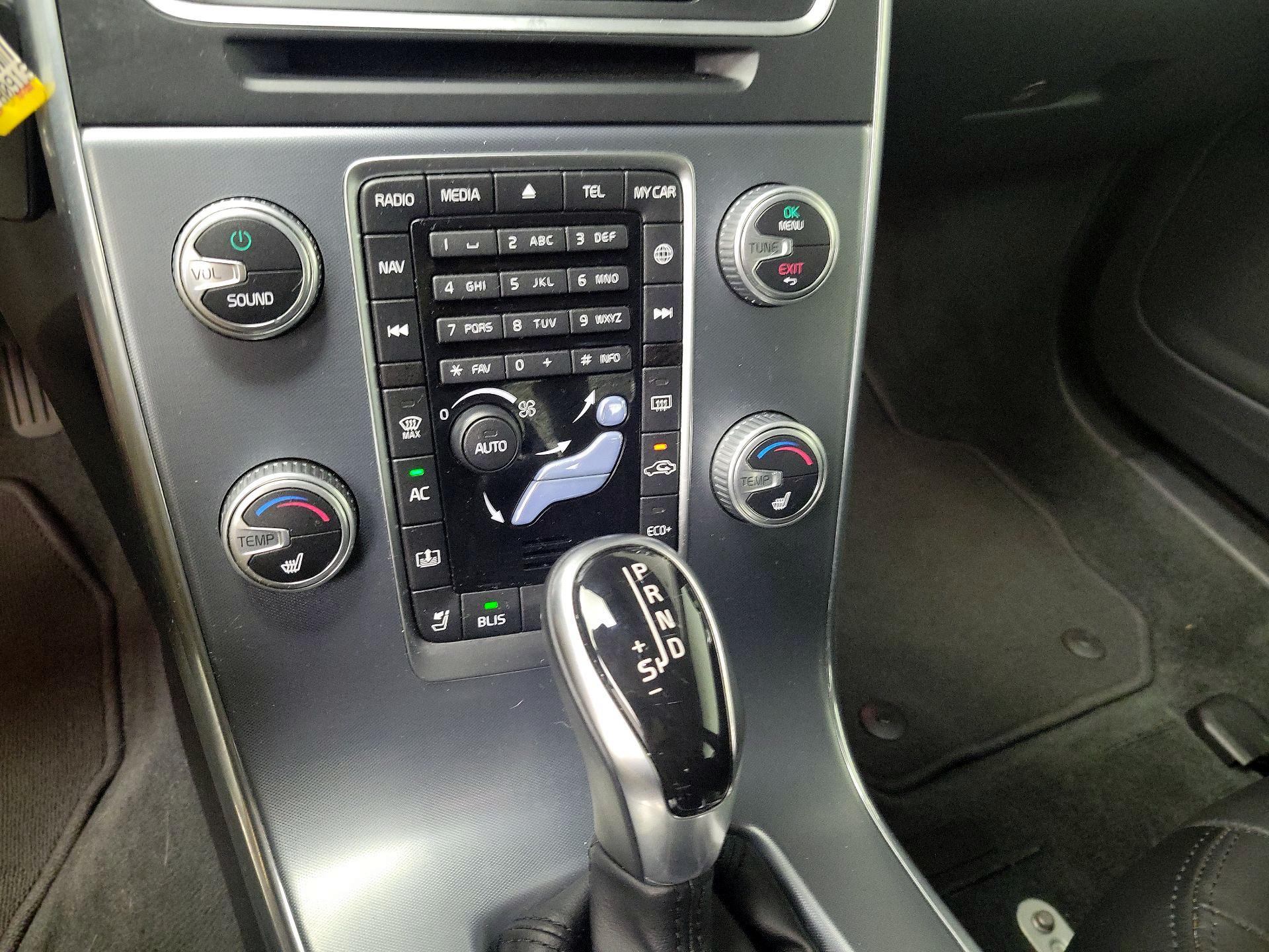 Thumbnail: 2017 Volvo S60 - 16