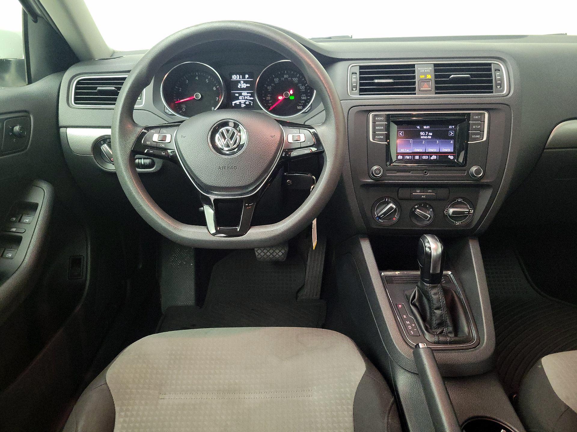 Thumbnail: 2017 Volkswagen Jetta - 10
