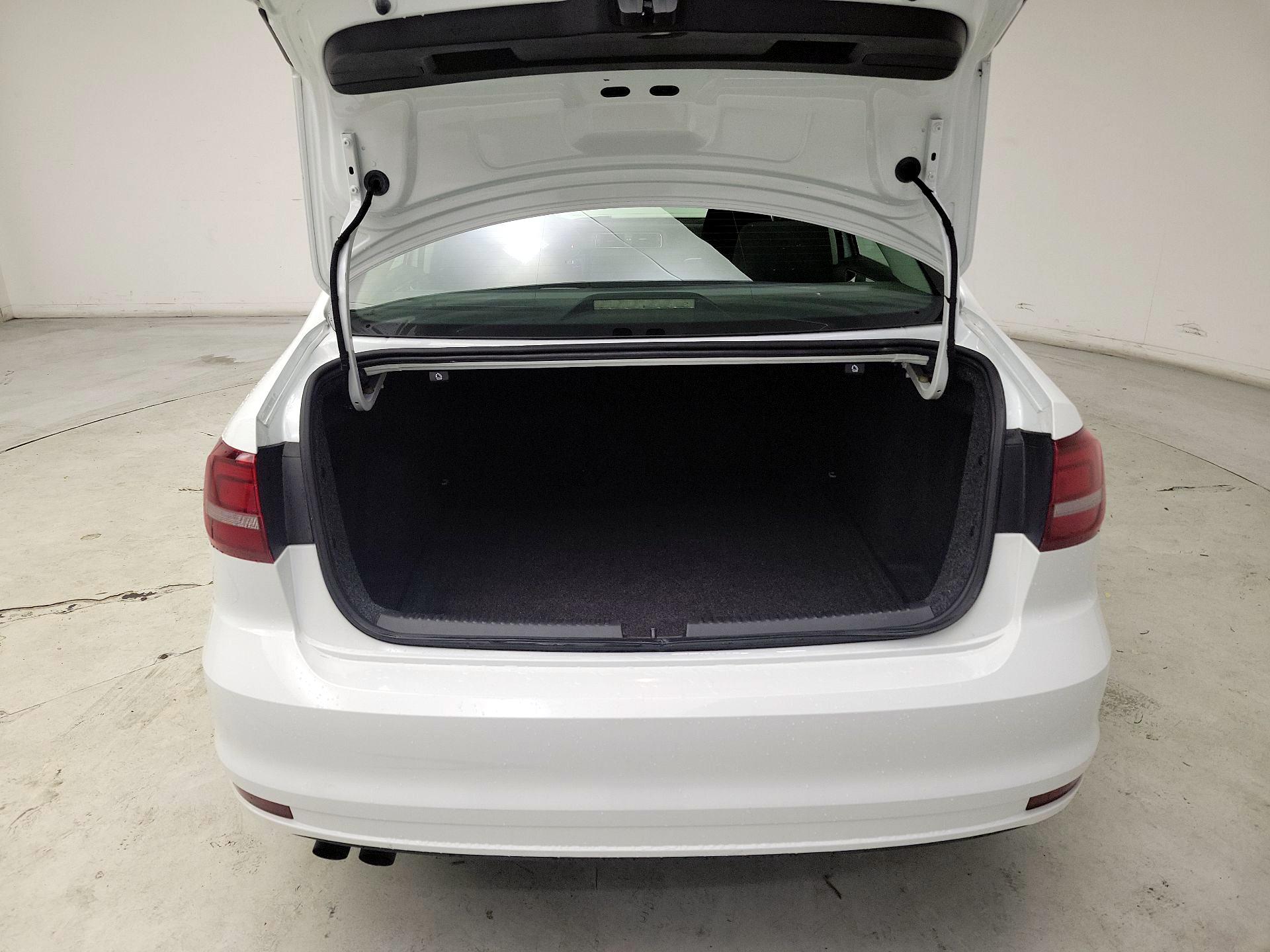 Thumbnail: 2017 Volkswagen Jetta - 20