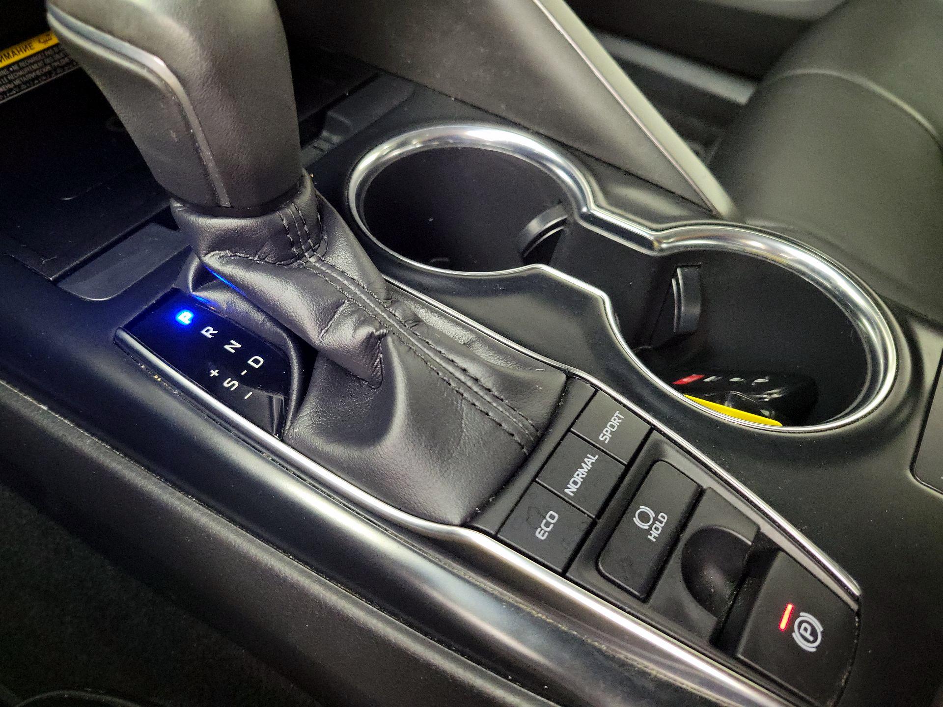 Thumbnail: 2019 Toyota Camry - 17