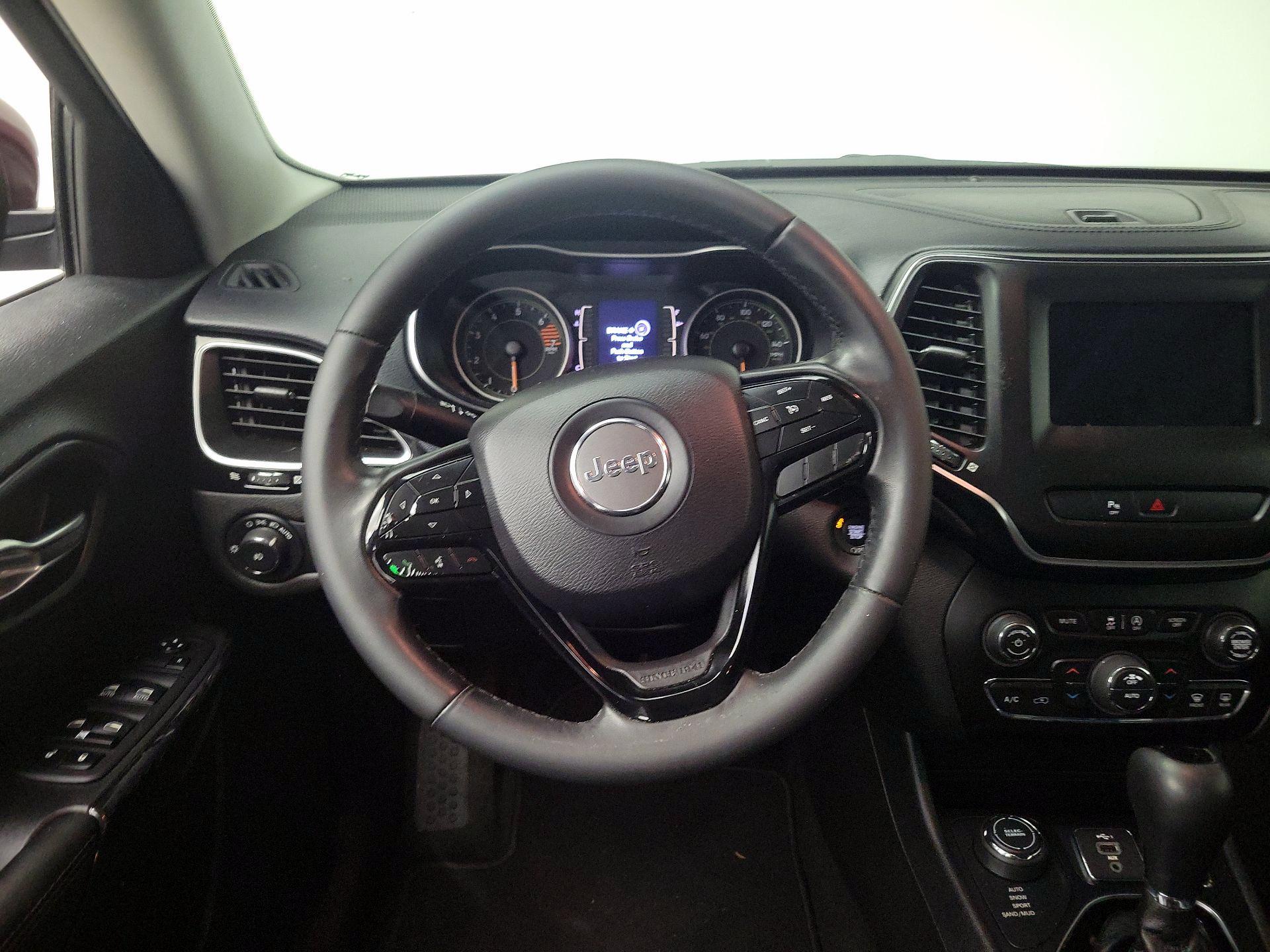 Thumbnail: 2019 Jeep Cherokee - 10
