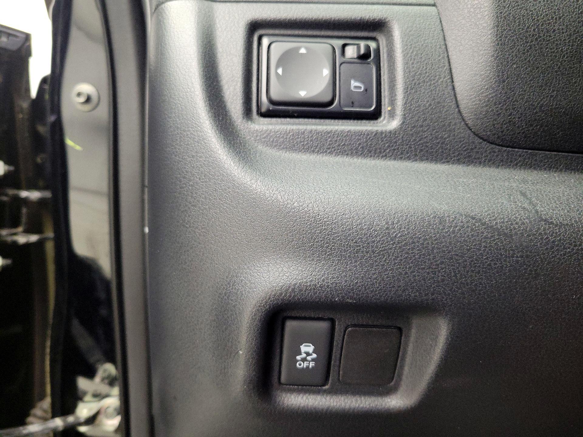 Thumbnail: 2016 Nissan Versa Note - 13
