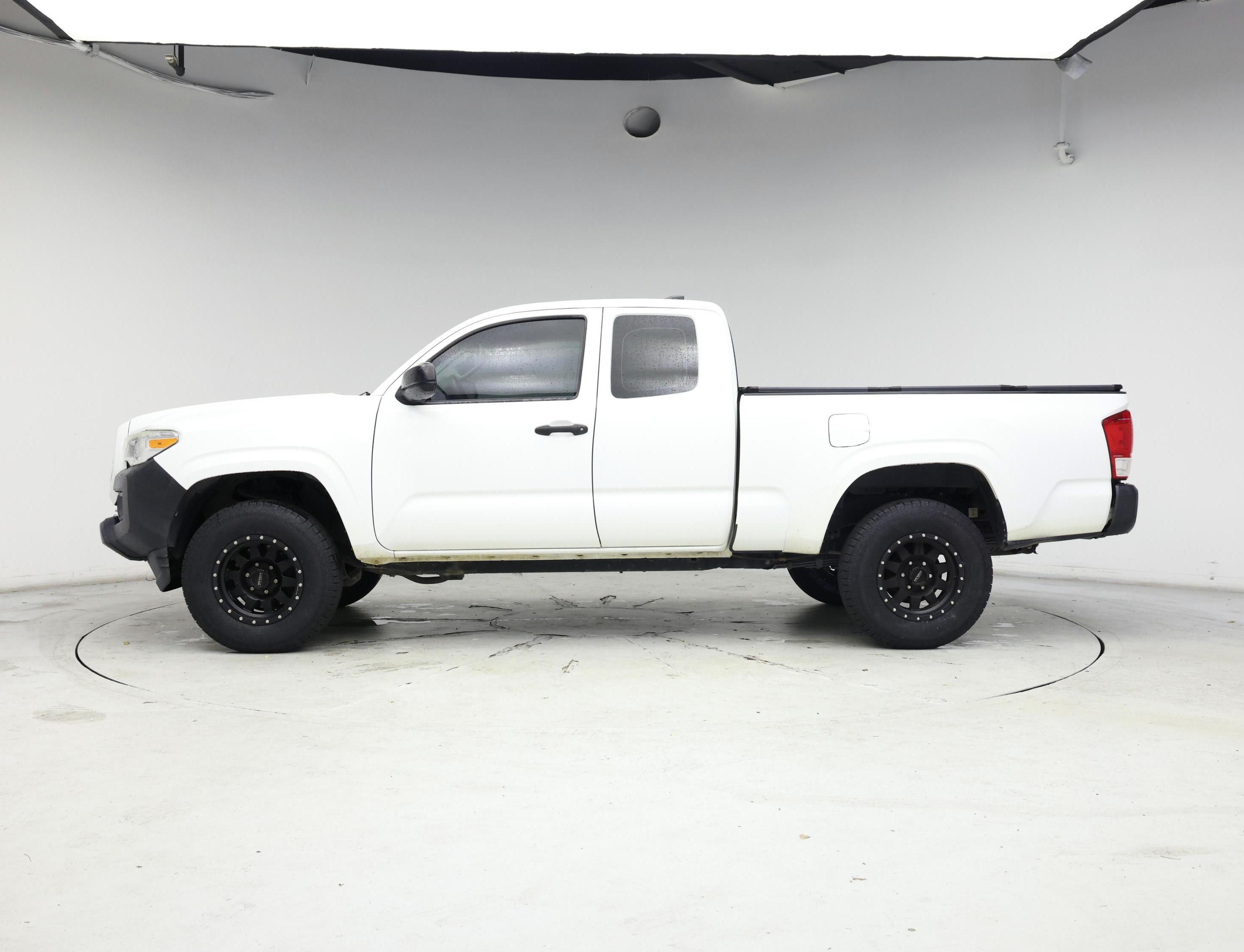 Thumbnail: 2017 Toyota Tacoma - 3