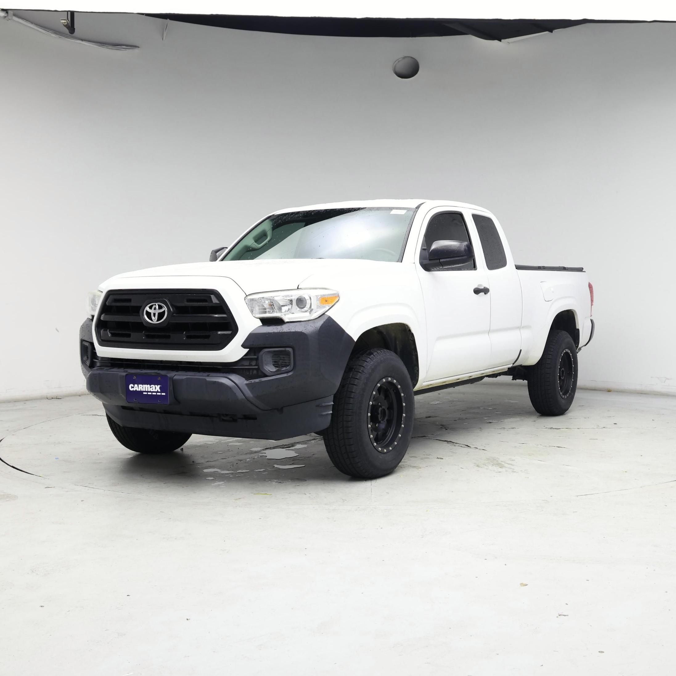 Thumbnail: 2017 Toyota Tacoma - 4