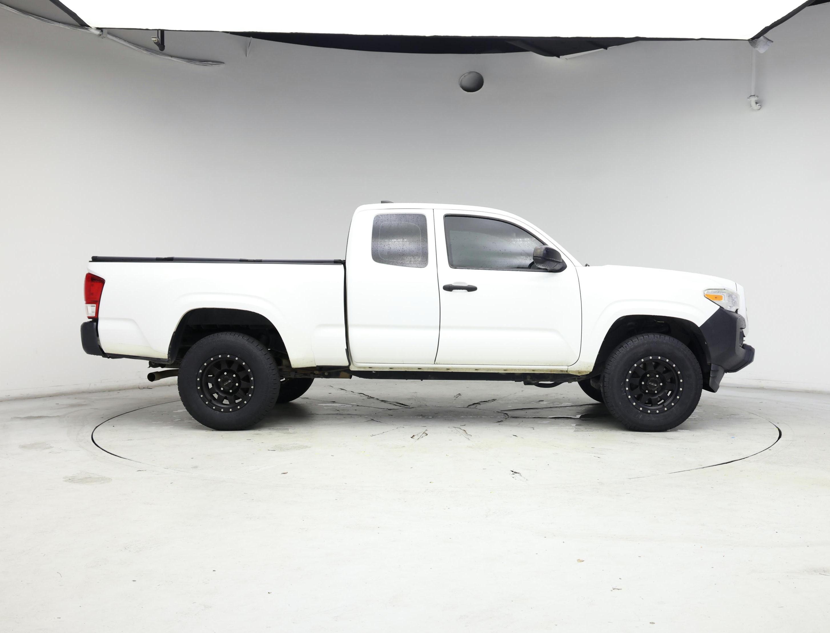 Thumbnail: 2017 Toyota Tacoma - 7