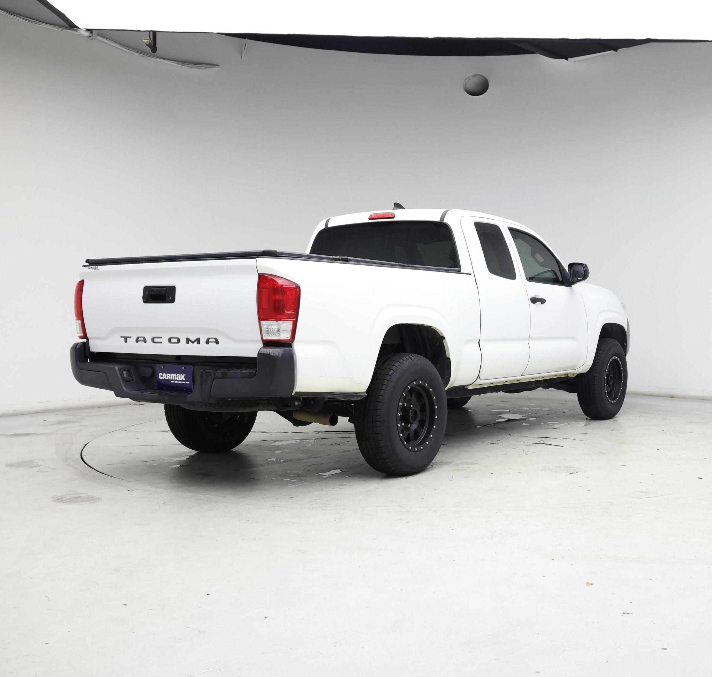 Thumbnail: 2017 Toyota Tacoma - 8