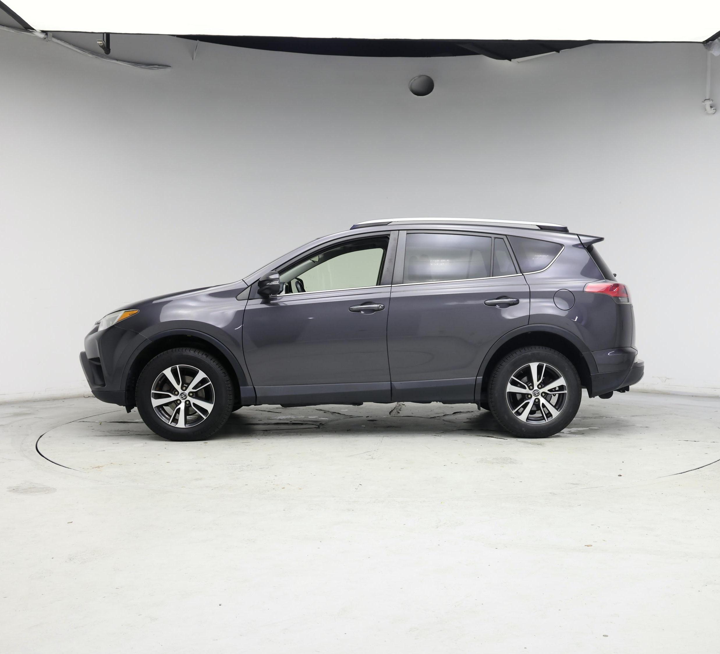 Thumbnail: 2017 Toyota RAV4 - 3