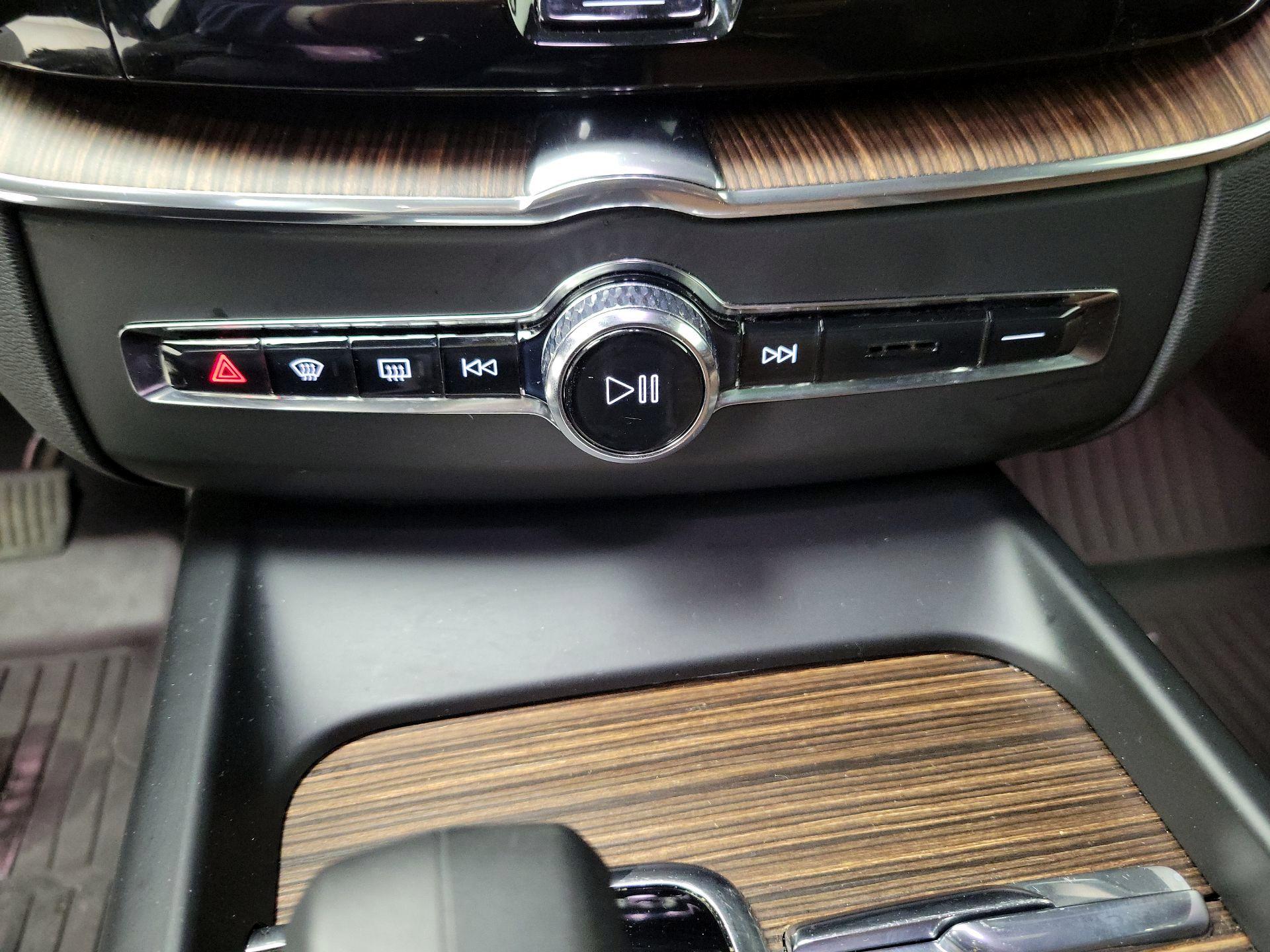Thumbnail: 2023 Volvo XC60 - 17