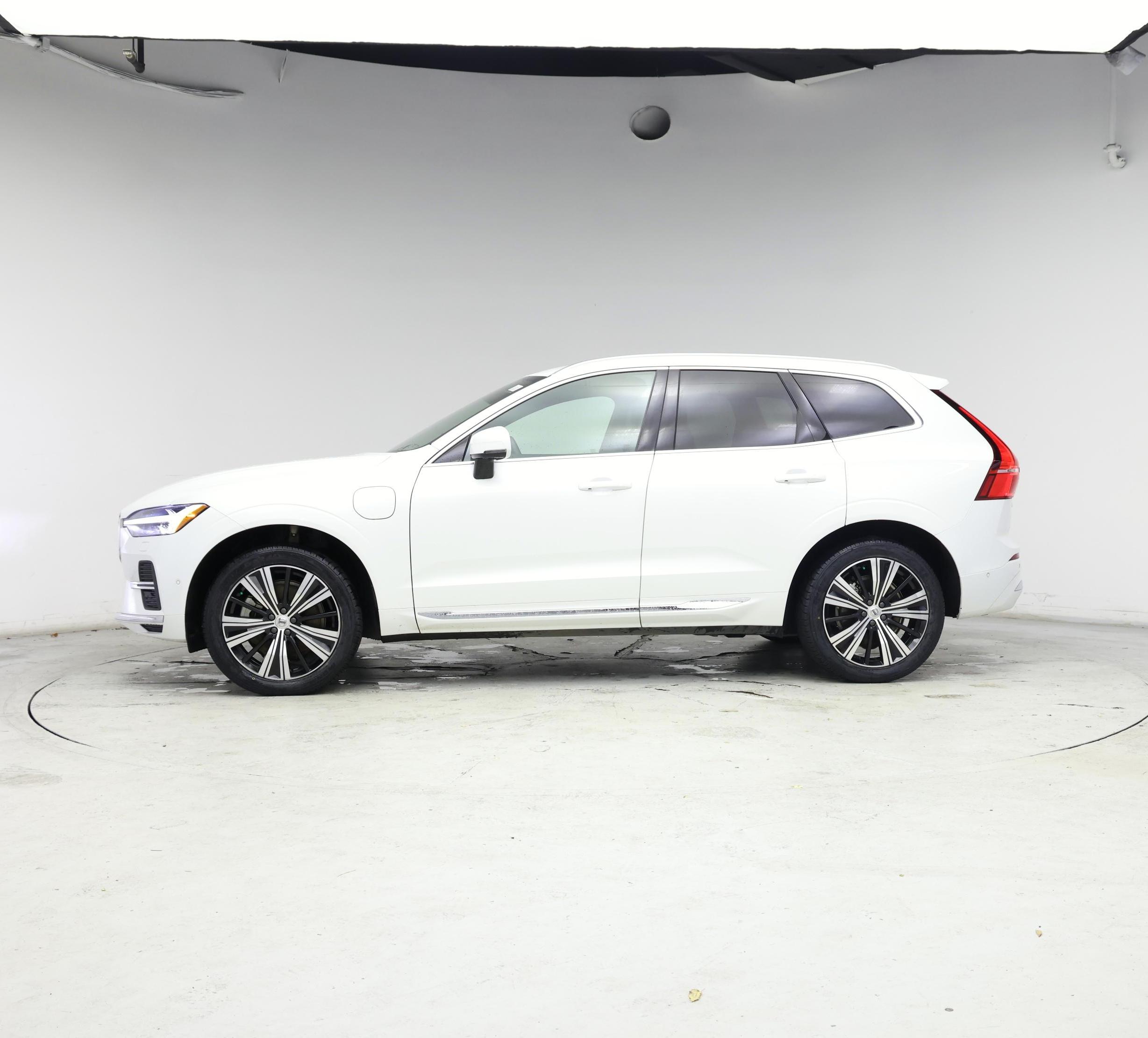 Thumbnail: 2023 Volvo XC60 - 3