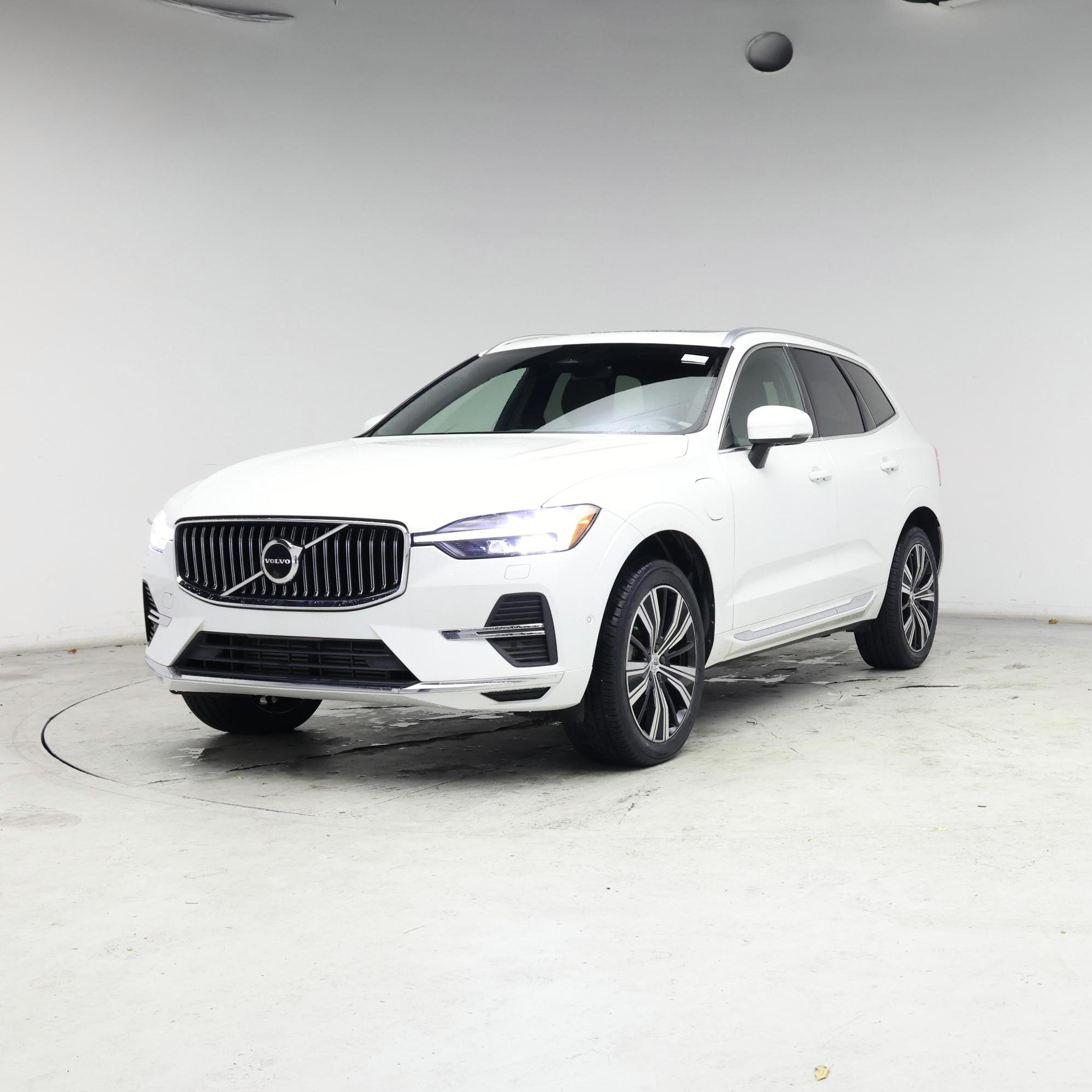 Thumbnail: 2023 Volvo XC60 - 4