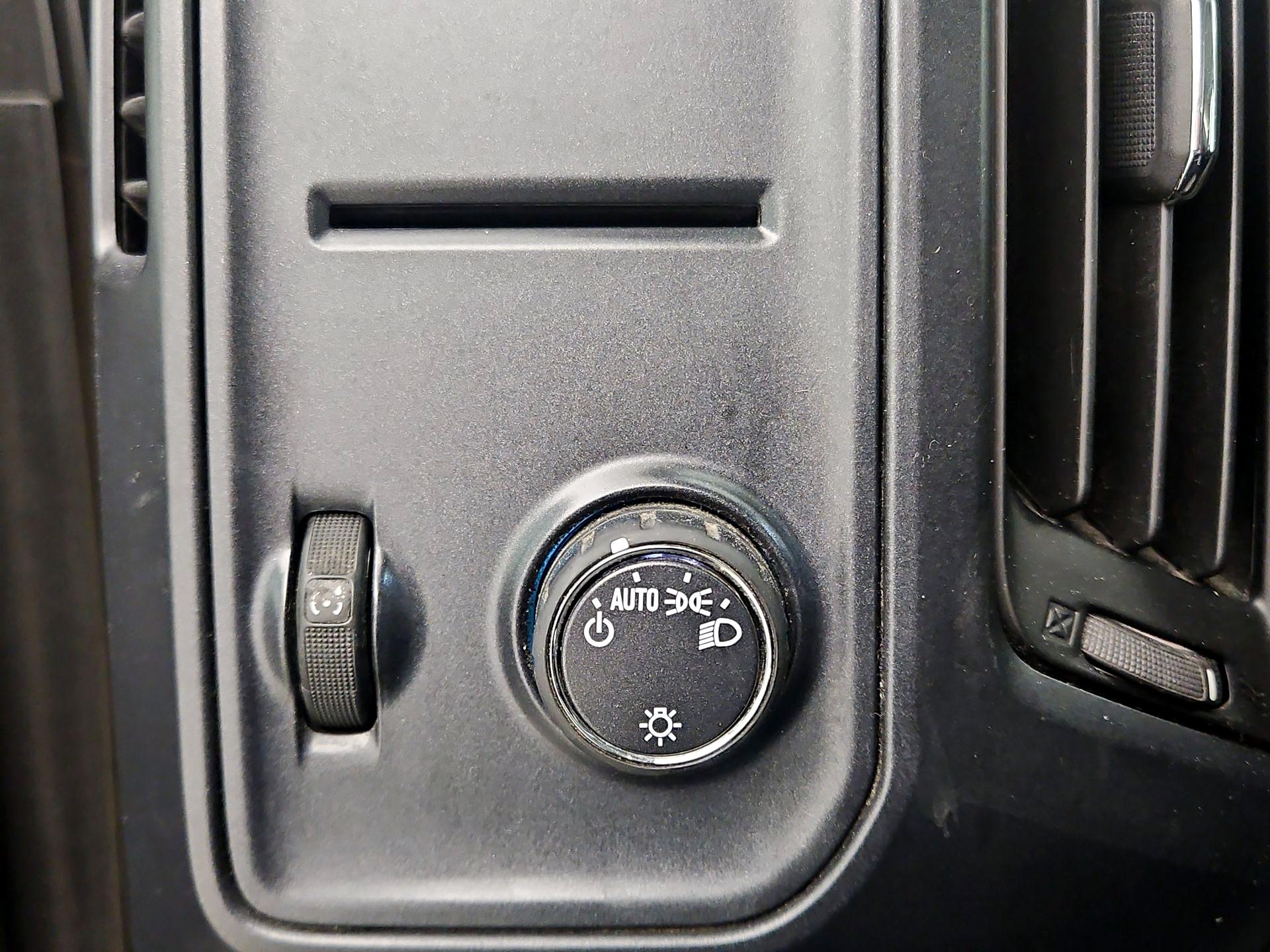 Thumbnail: 2016 Chevrolet Silverado 1500 - 13