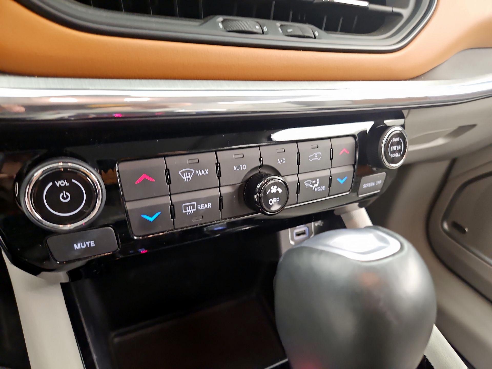 Thumbnail: 2022 Jeep Compass - 16