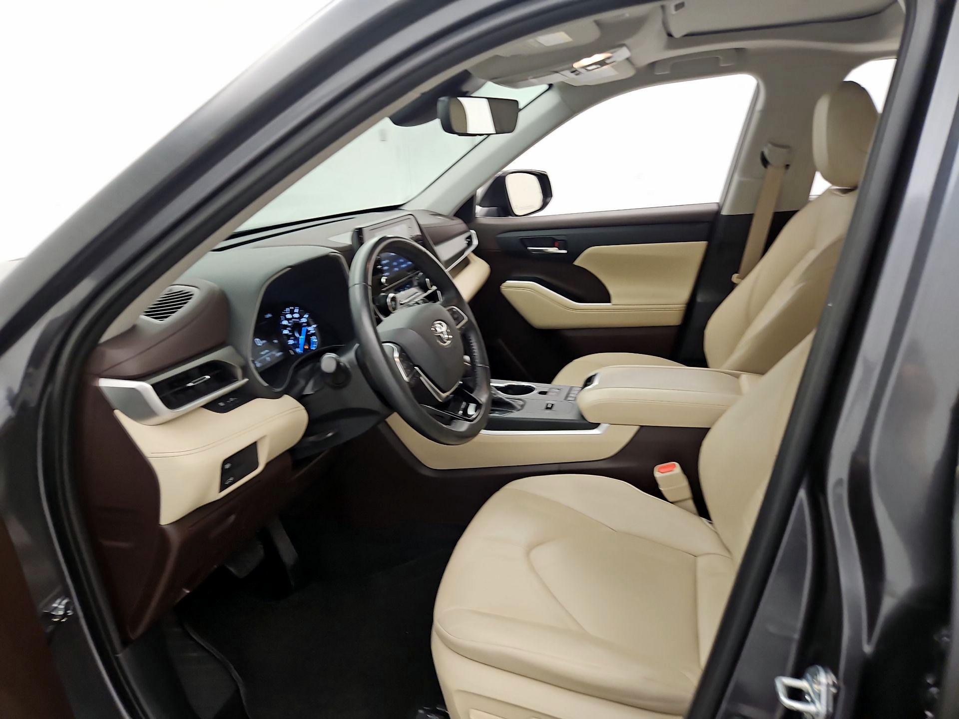 Thumbnail: 2021 Toyota Highlander - 11