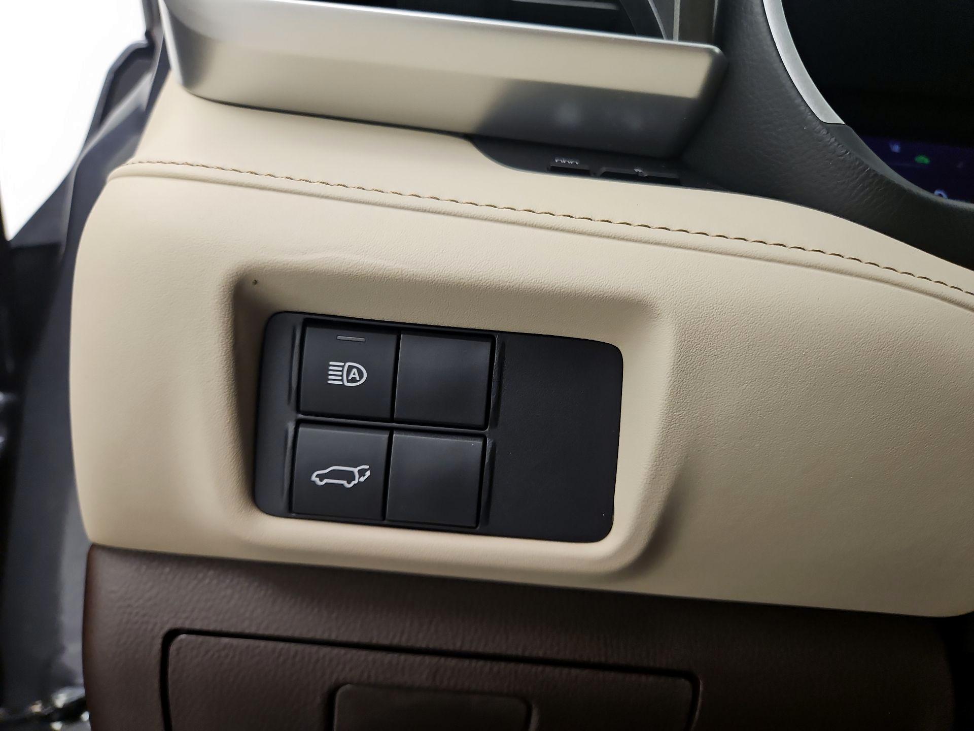 Thumbnail: 2021 Toyota Highlander - 13