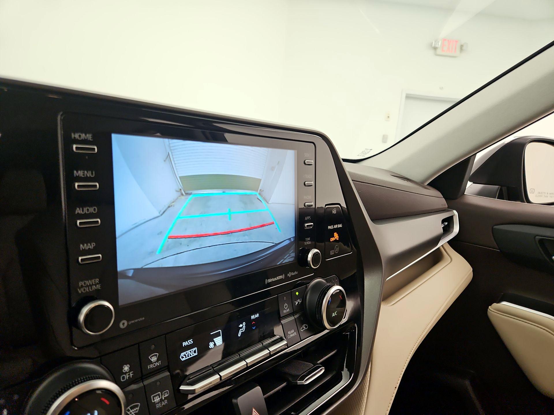 Thumbnail: 2021 Toyota Highlander - 14
