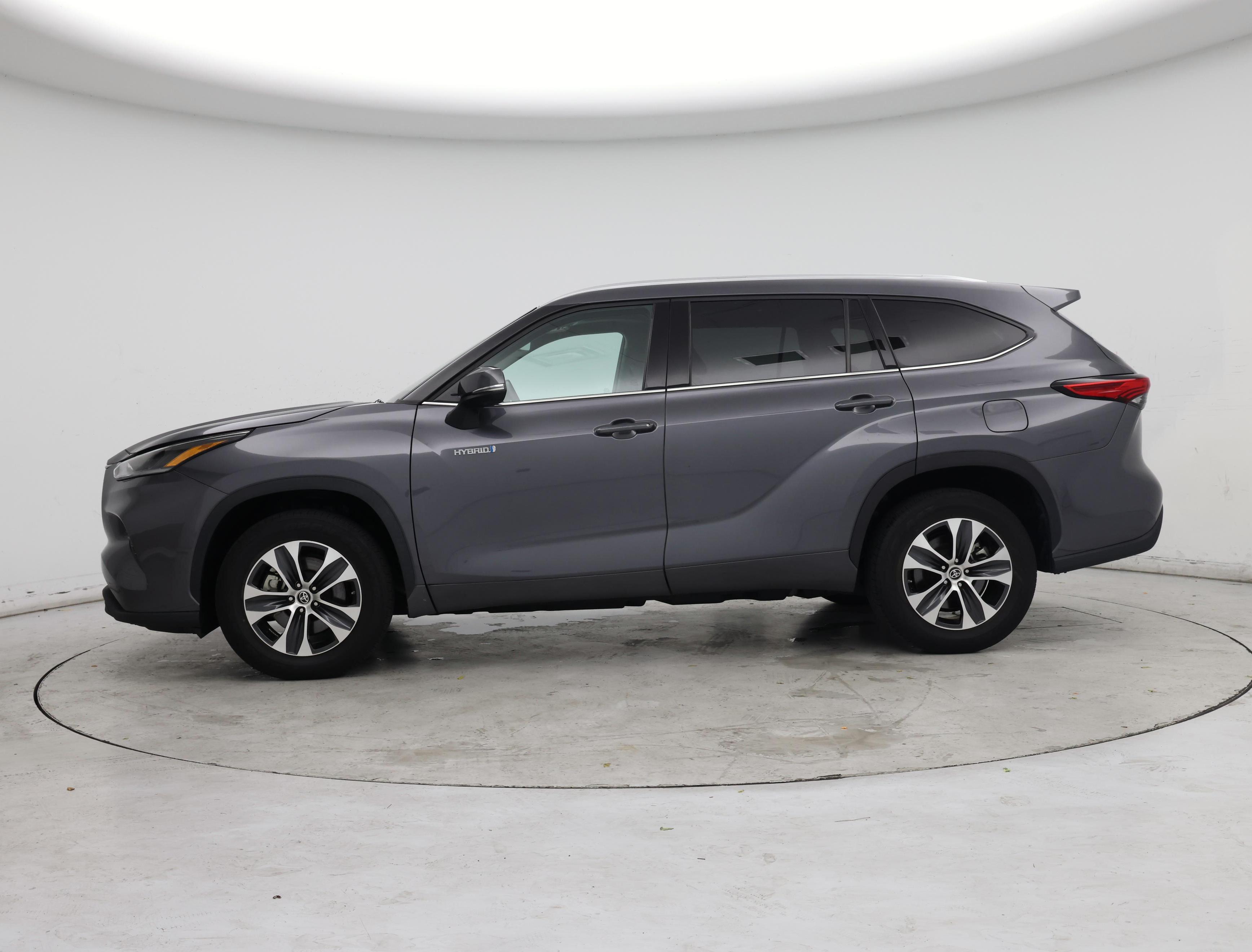 Thumbnail: 2021 Toyota Highlander - 3