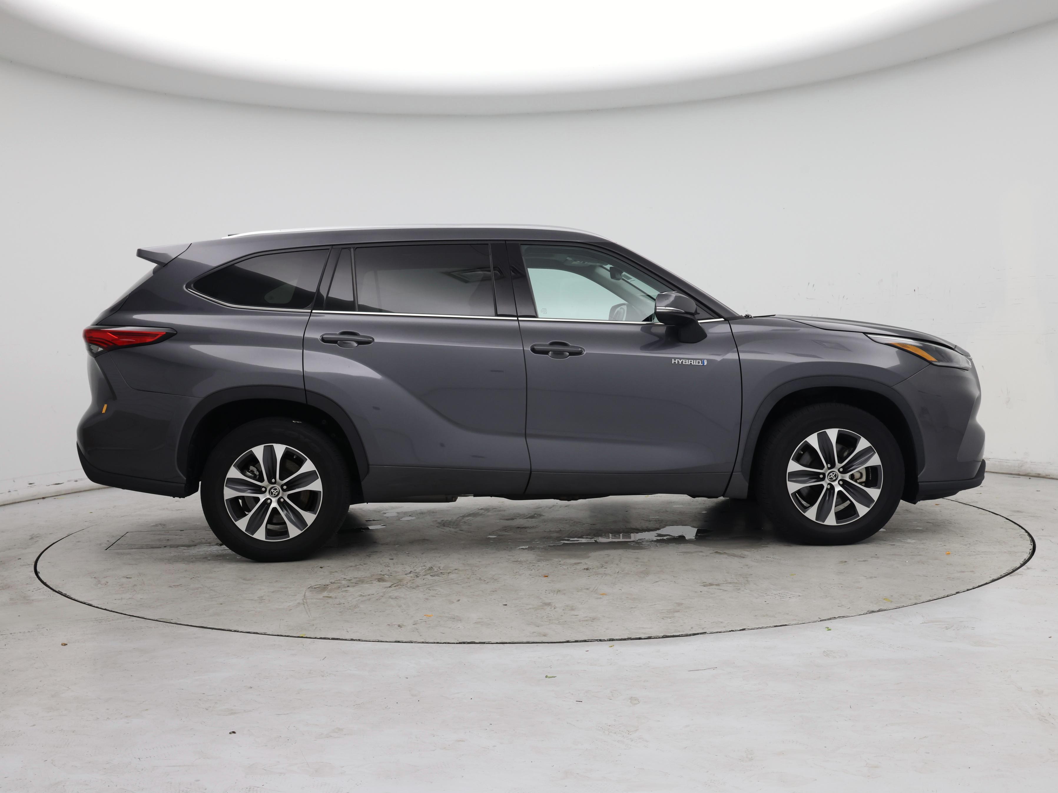 Thumbnail: 2021 Toyota Highlander - 7