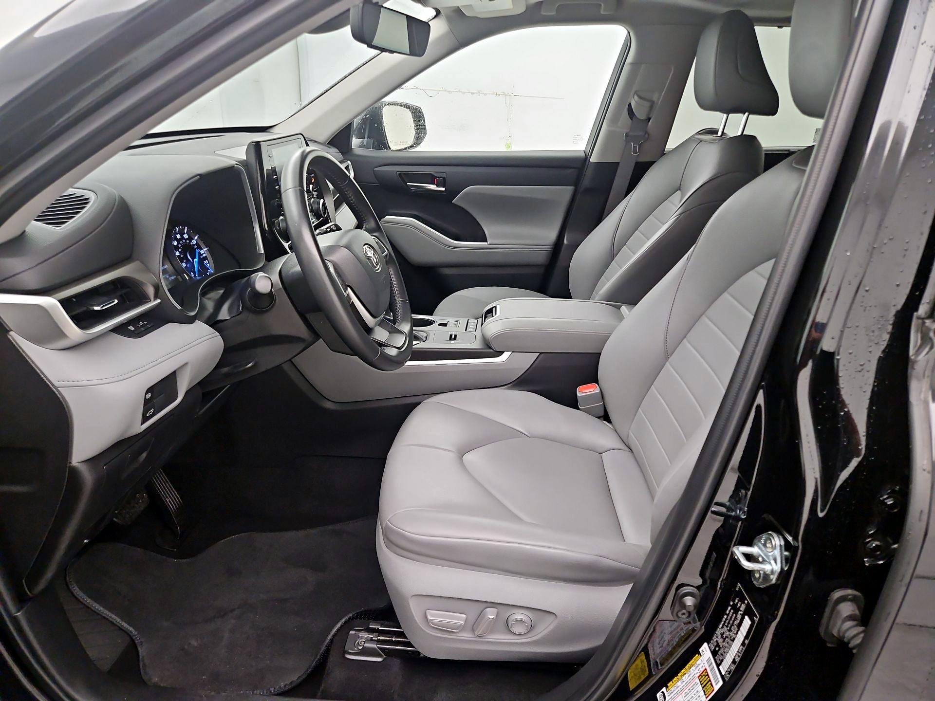 Thumbnail: 2022 Toyota Highlander - 11