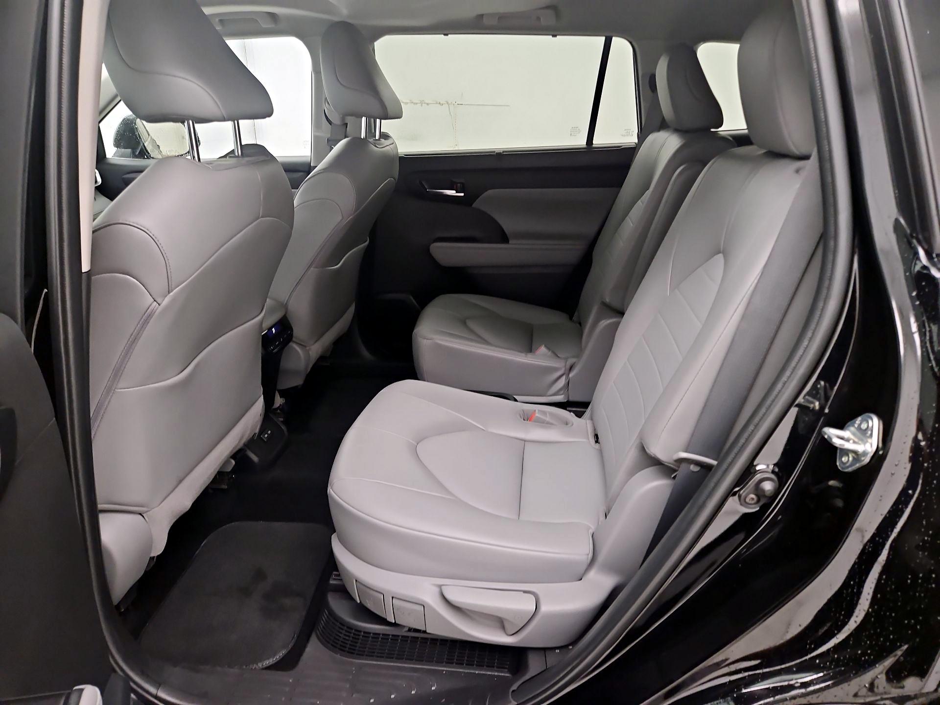 Thumbnail: 2022 Toyota Highlander - 19