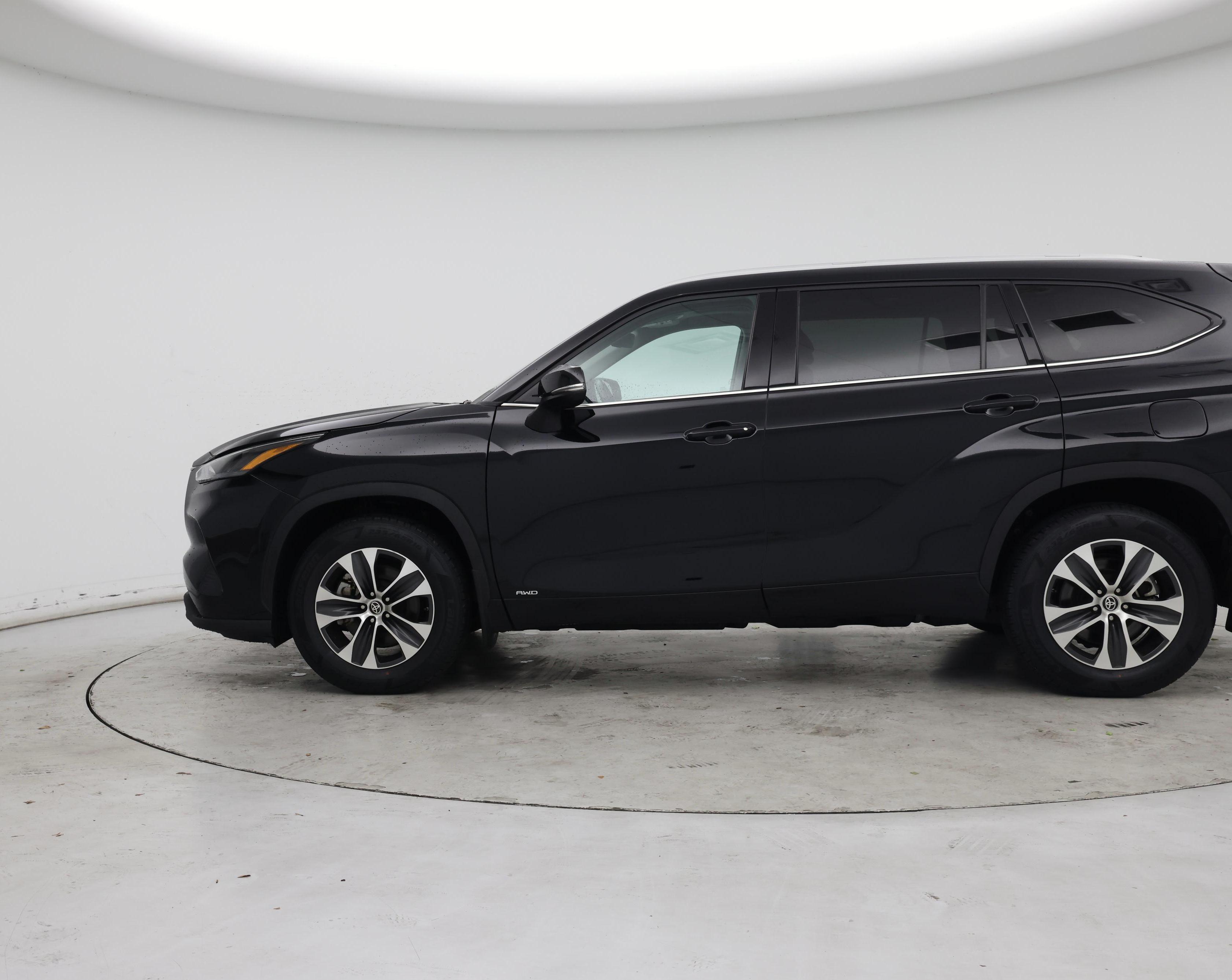 Thumbnail: 2022 Toyota Highlander - 3
