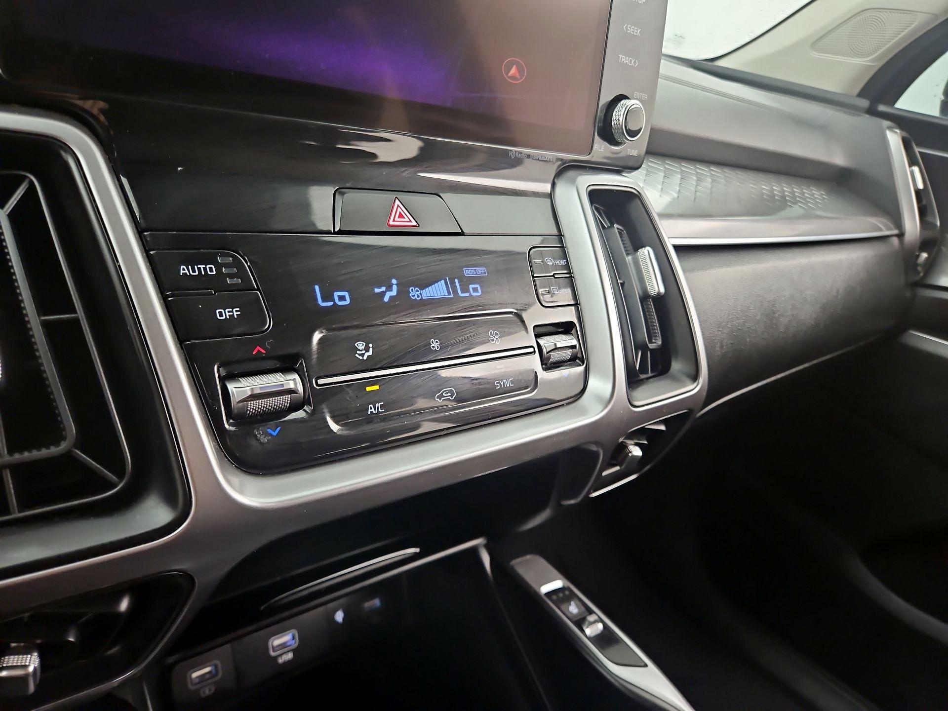 Thumbnail: 2023 Kia Sorento - 16
