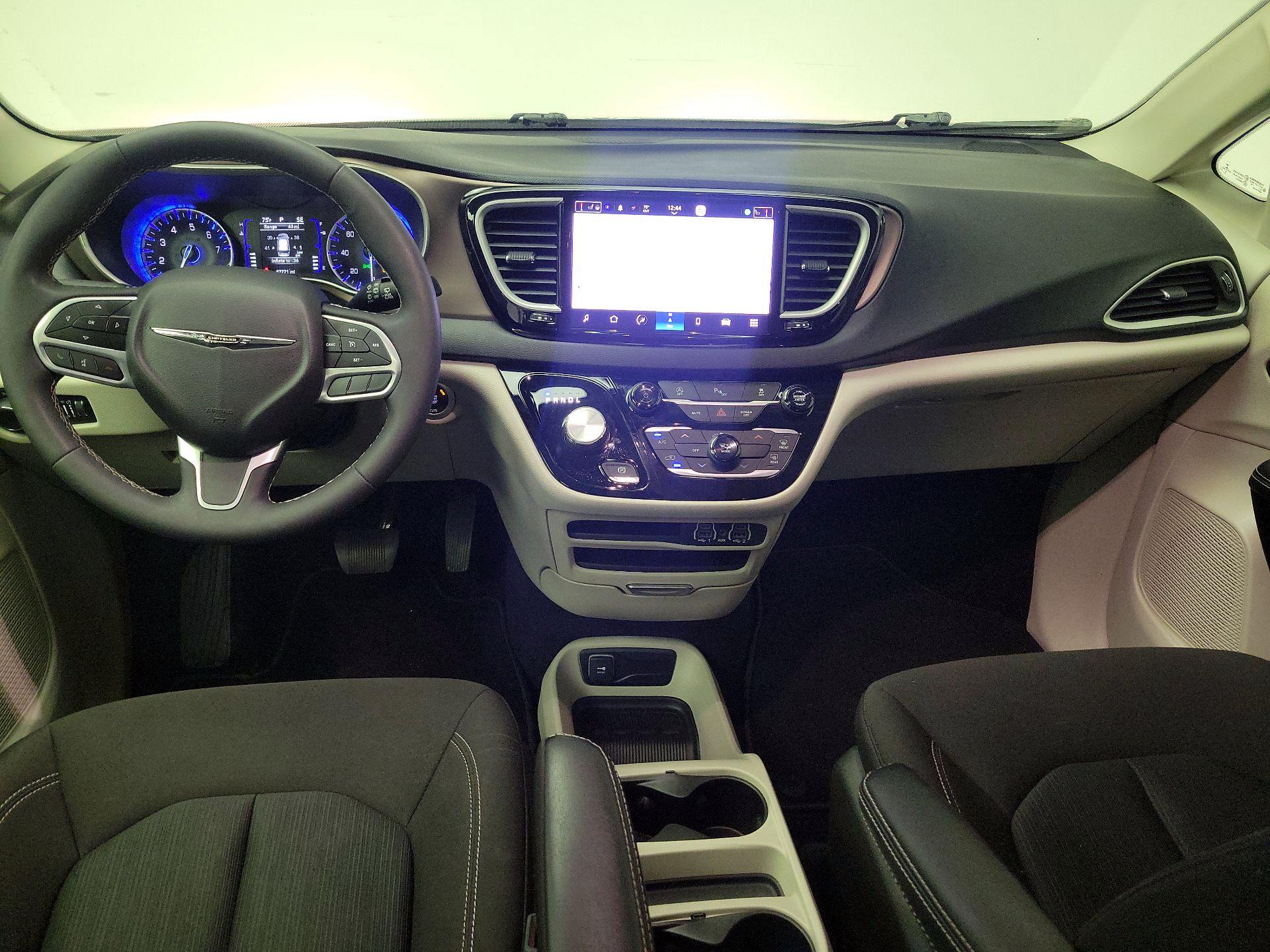 Thumbnail: 2023 Chrysler Voyager - 9