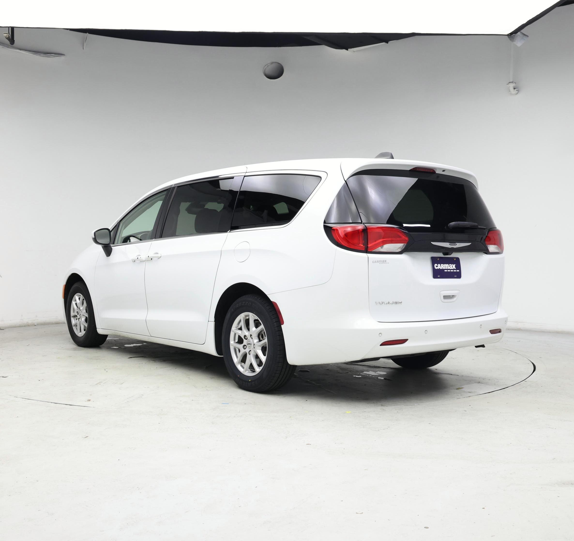 Thumbnail: 2023 Chrysler Voyager - 2