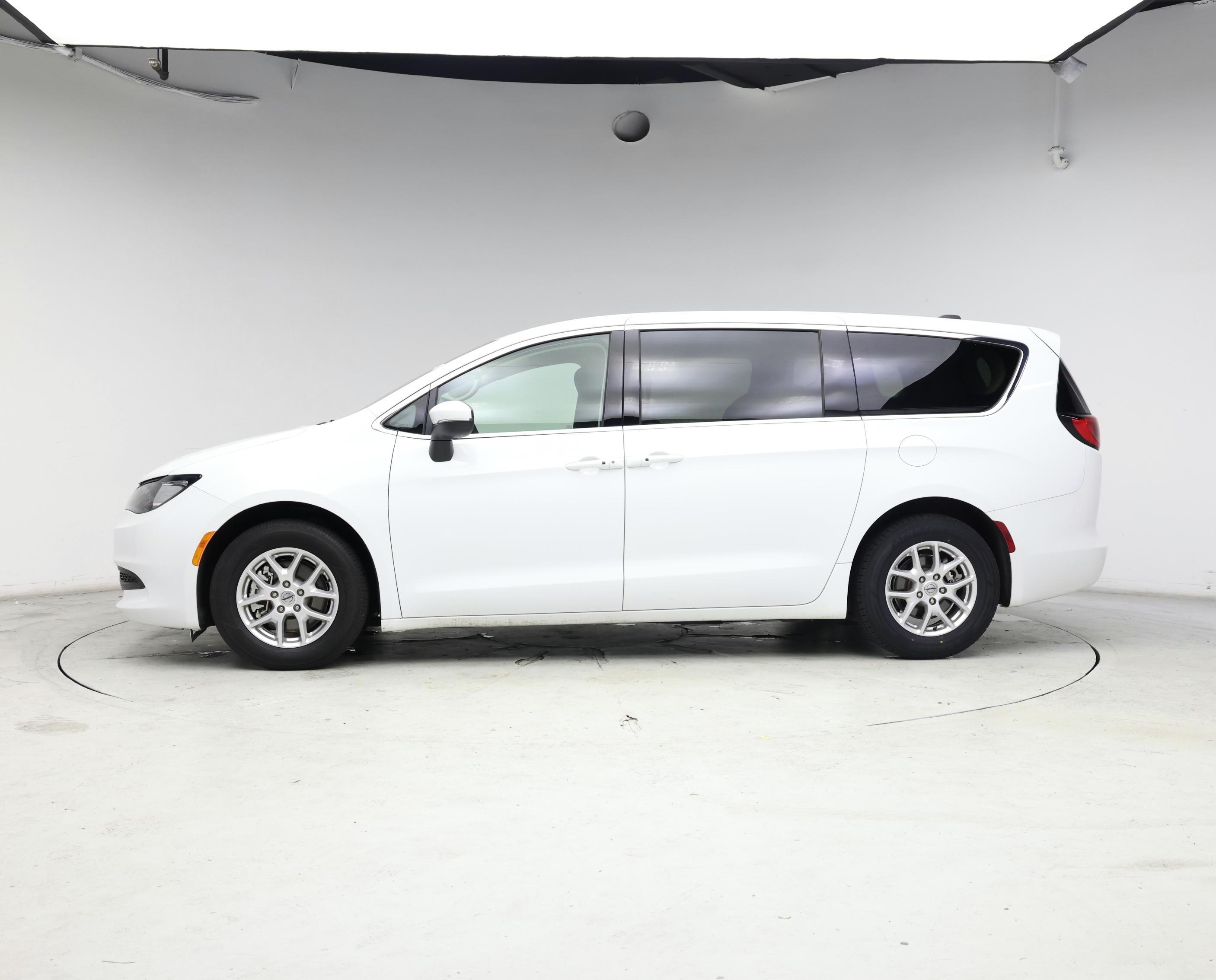 Thumbnail: 2023 Chrysler Voyager - 3