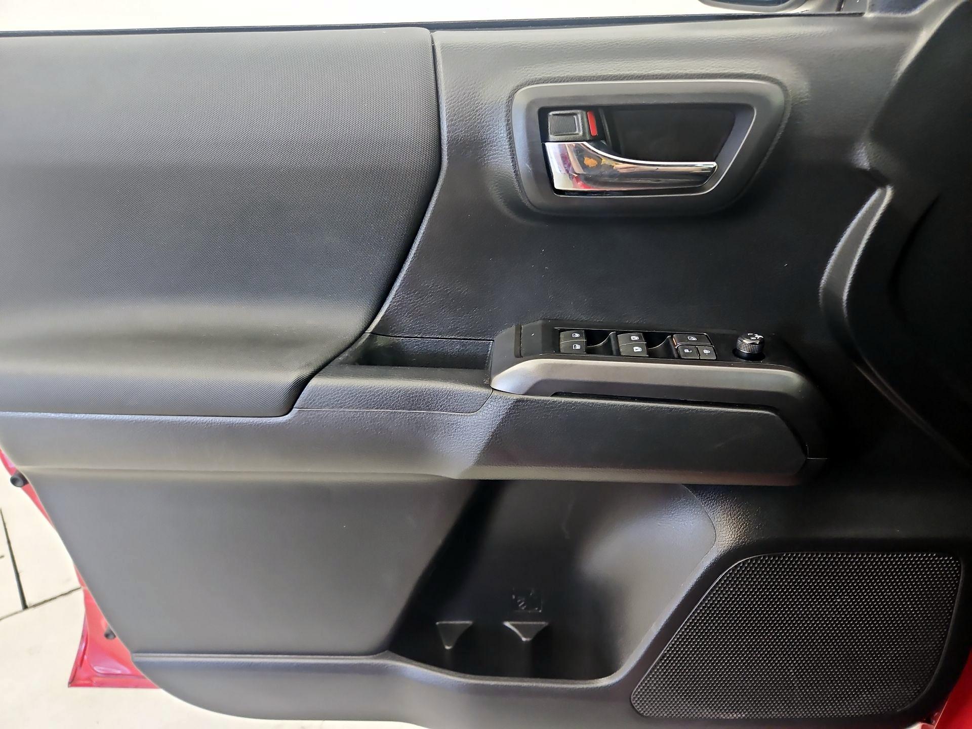 Thumbnail: 2022 Toyota Tacoma - 12