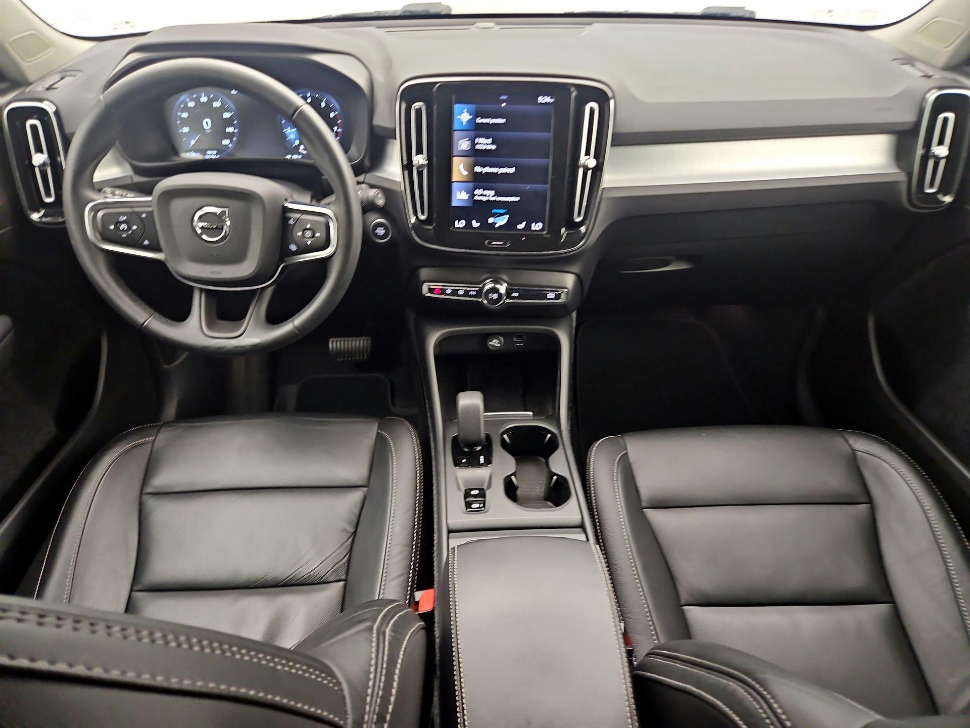 Thumbnail: 2022 Volvo XC40 - 9