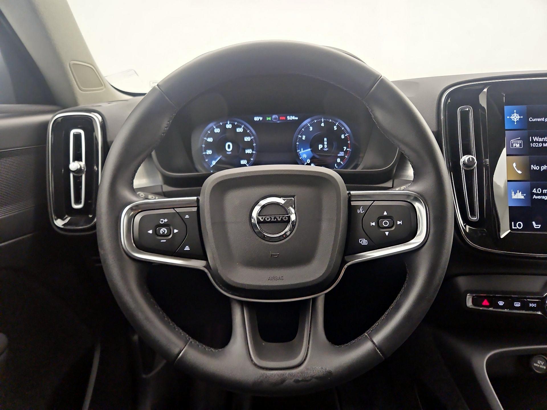 Thumbnail: 2022 Volvo XC40 - 10