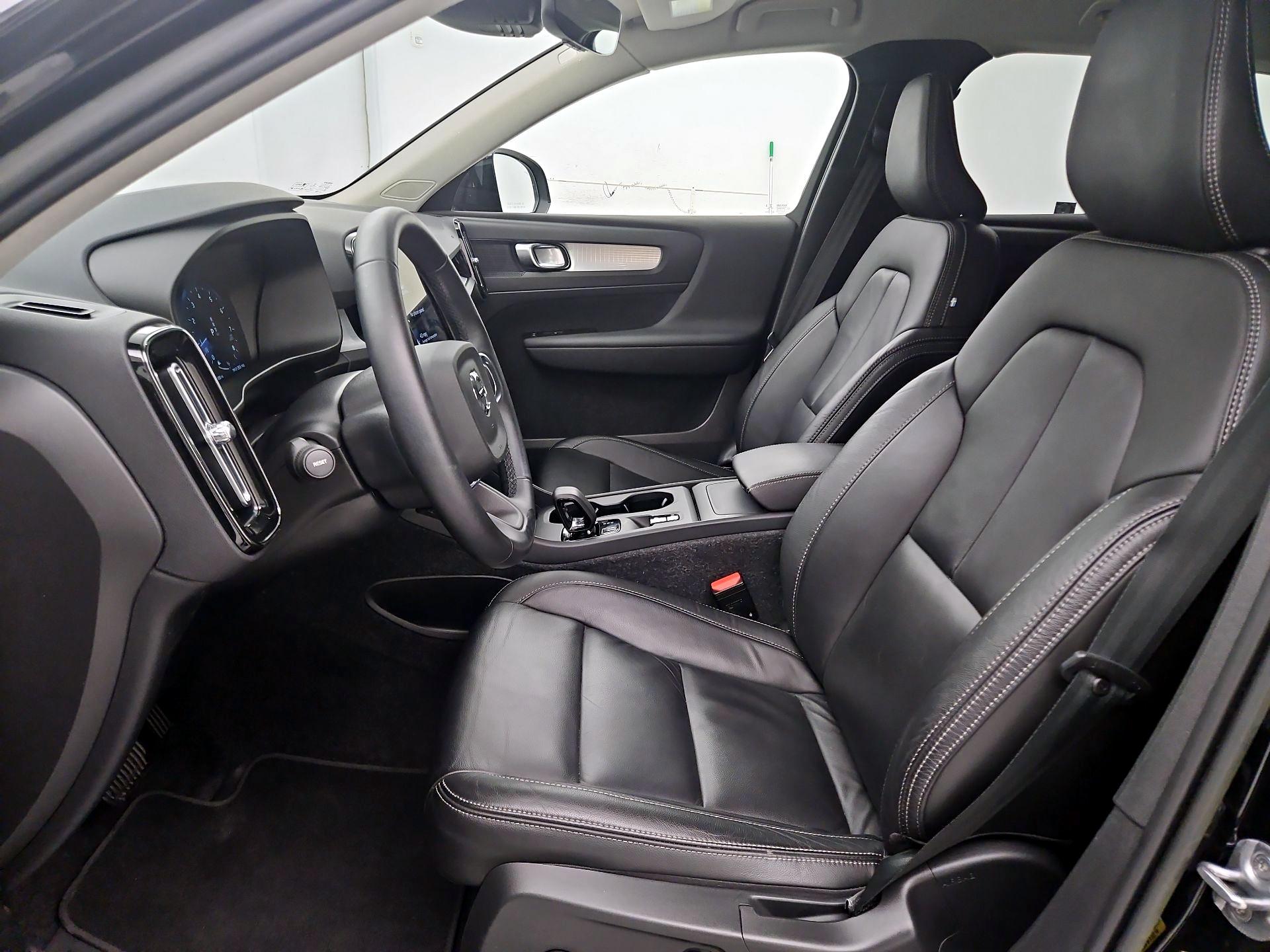 Thumbnail: 2022 Volvo XC40 - 11