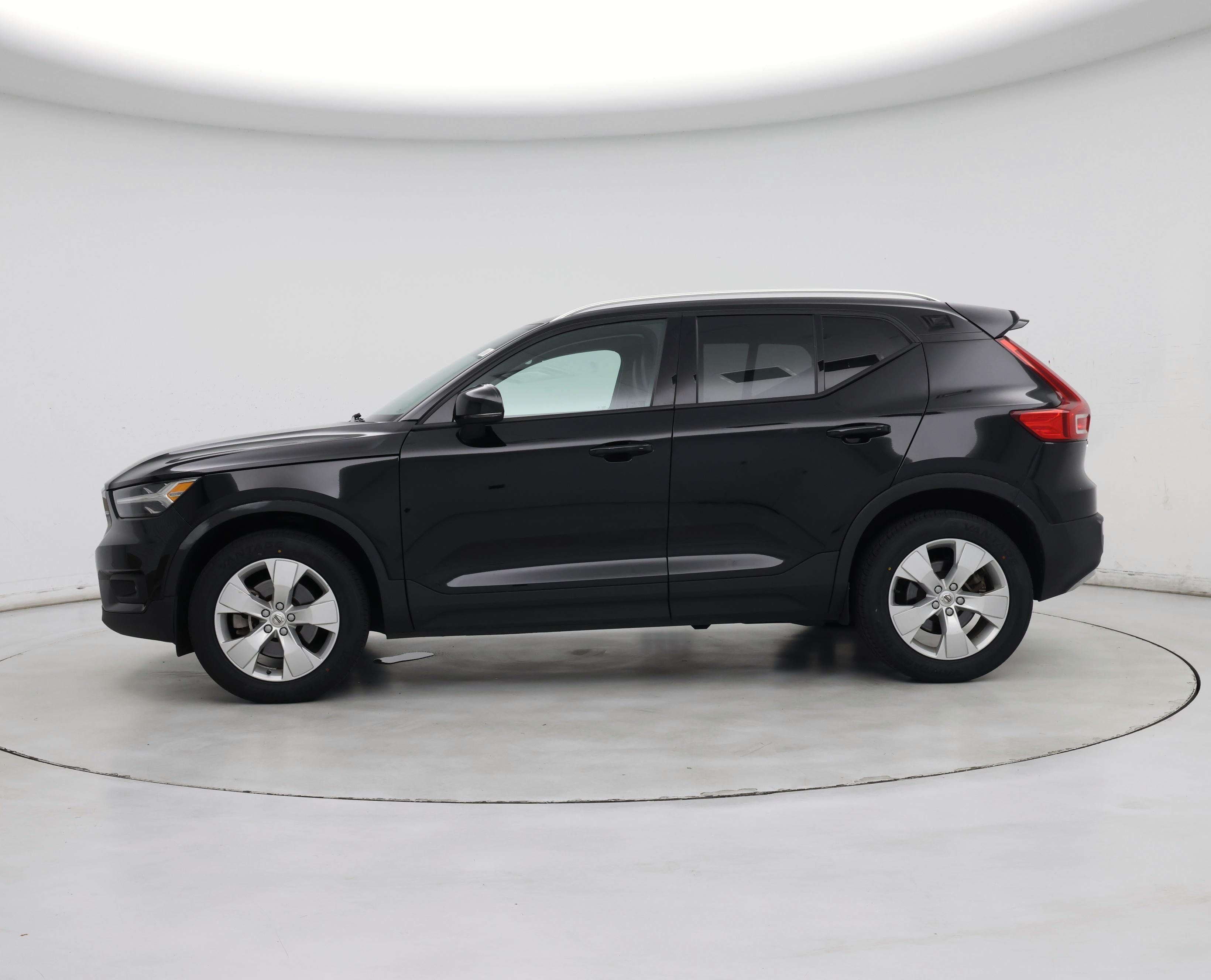 Thumbnail: 2022 Volvo XC40 - 3