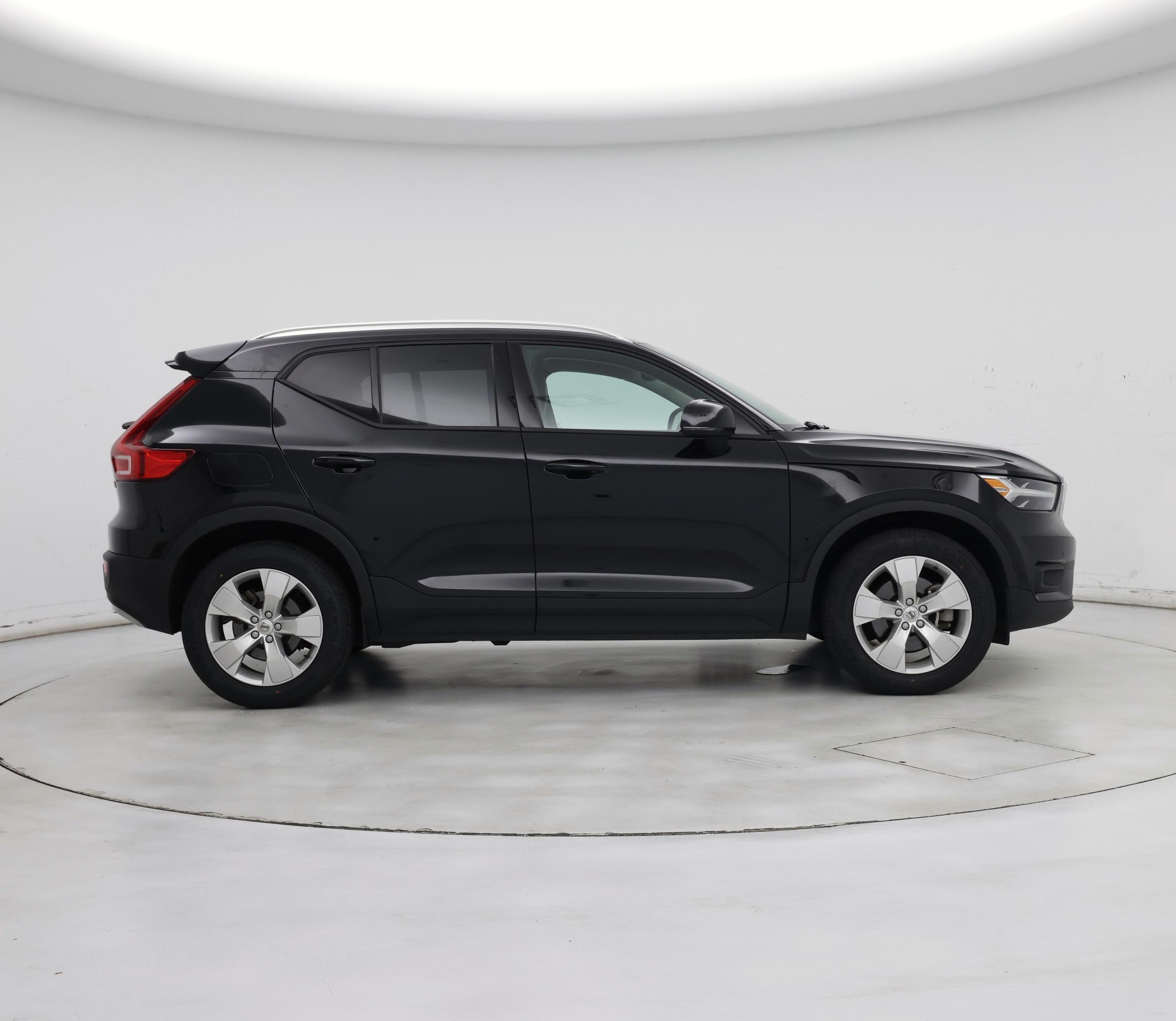 Thumbnail: 2022 Volvo XC40 - 7
