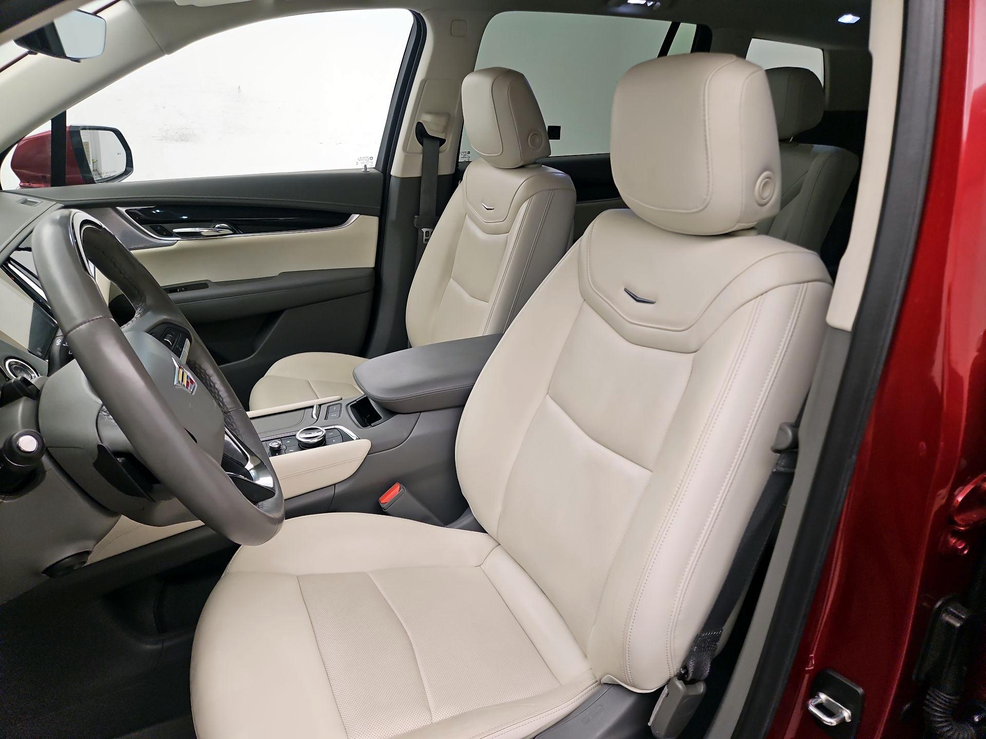 Thumbnail: 2023 Cadillac XT6 - 11