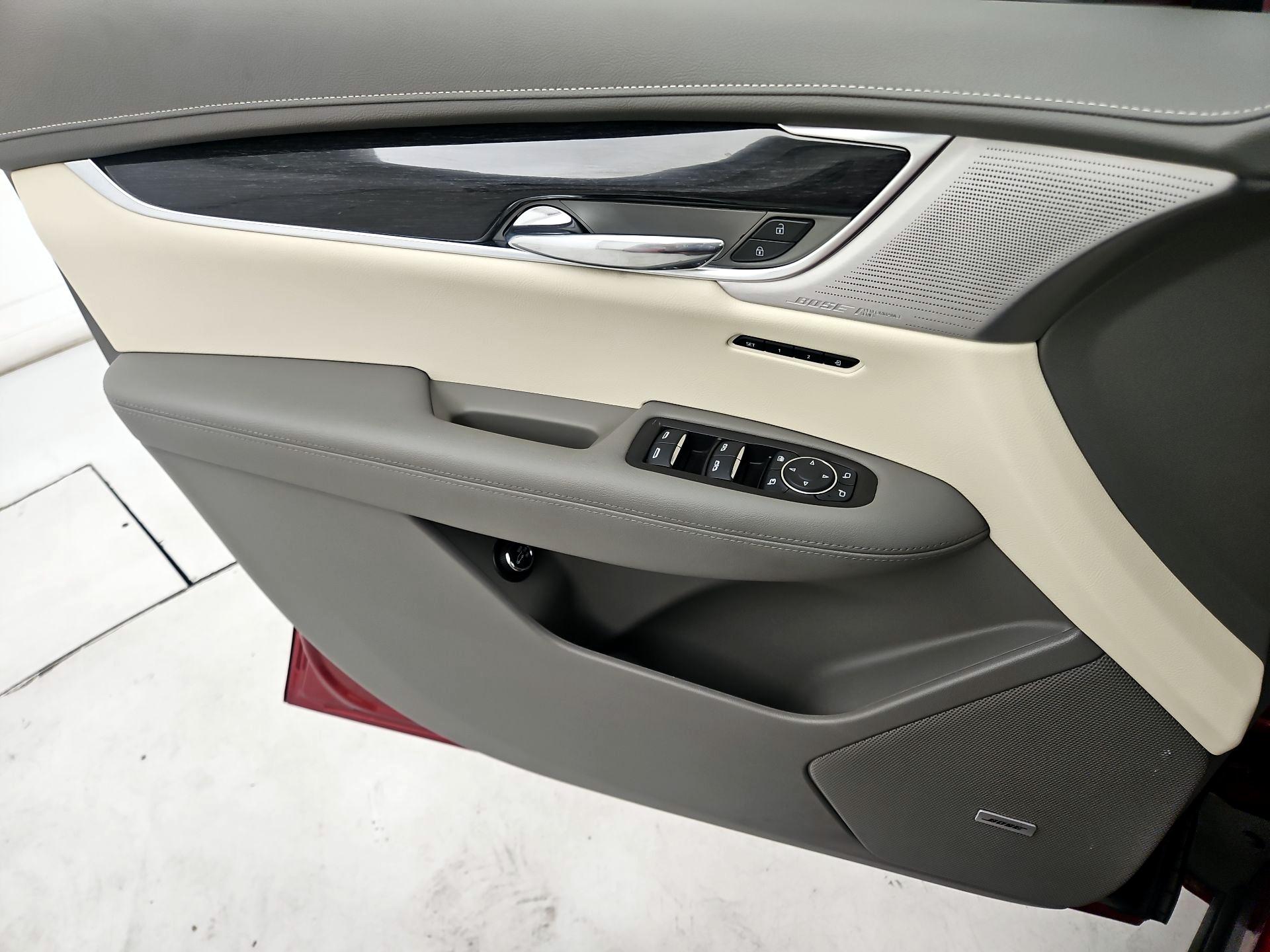 Thumbnail: 2023 Cadillac XT6 - 12