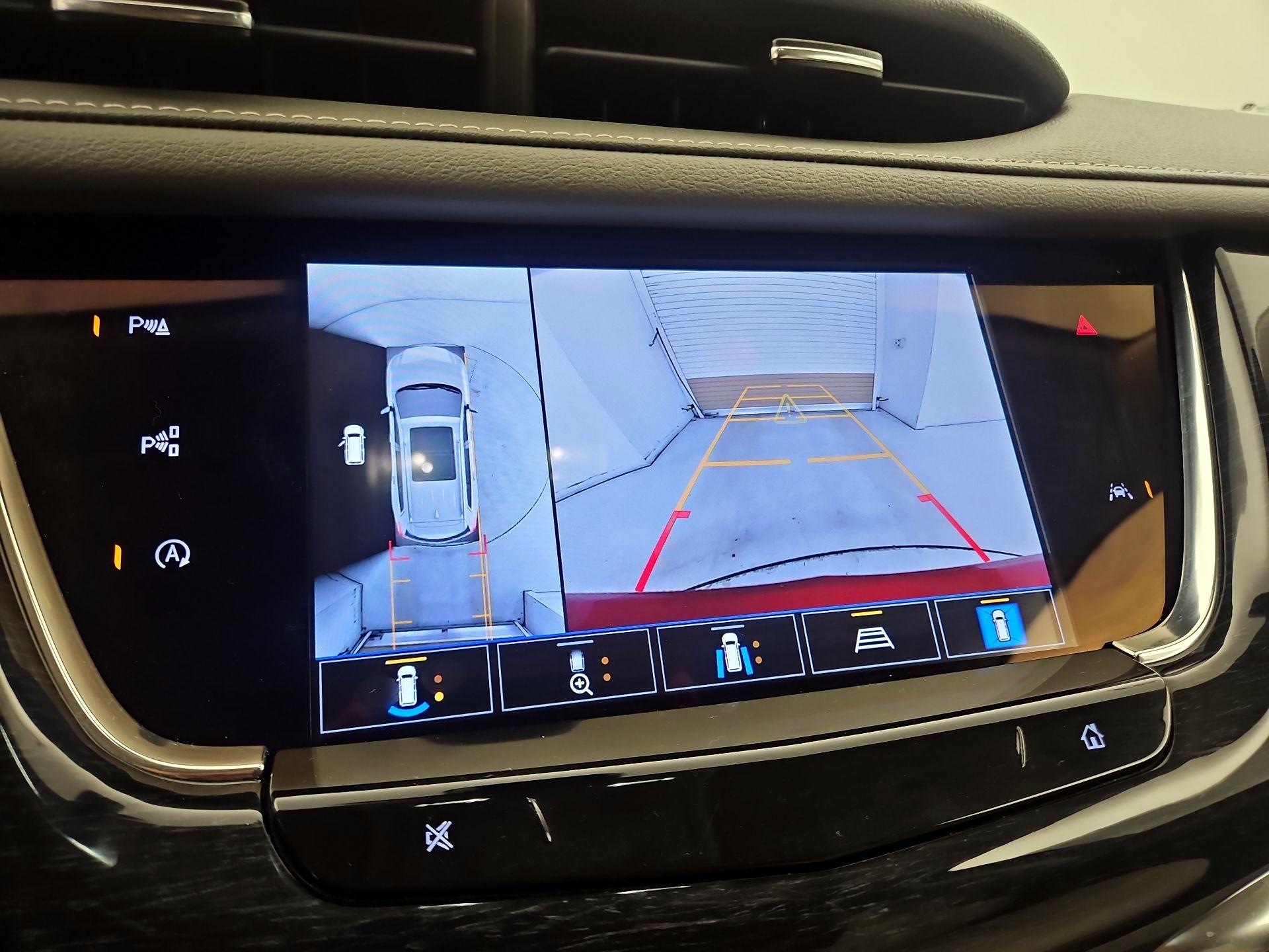Thumbnail: 2023 Cadillac XT6 - 14