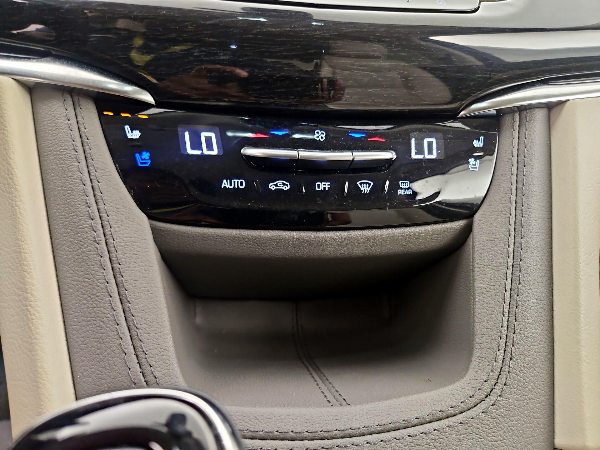 Thumbnail: 2023 Cadillac XT6 - 16