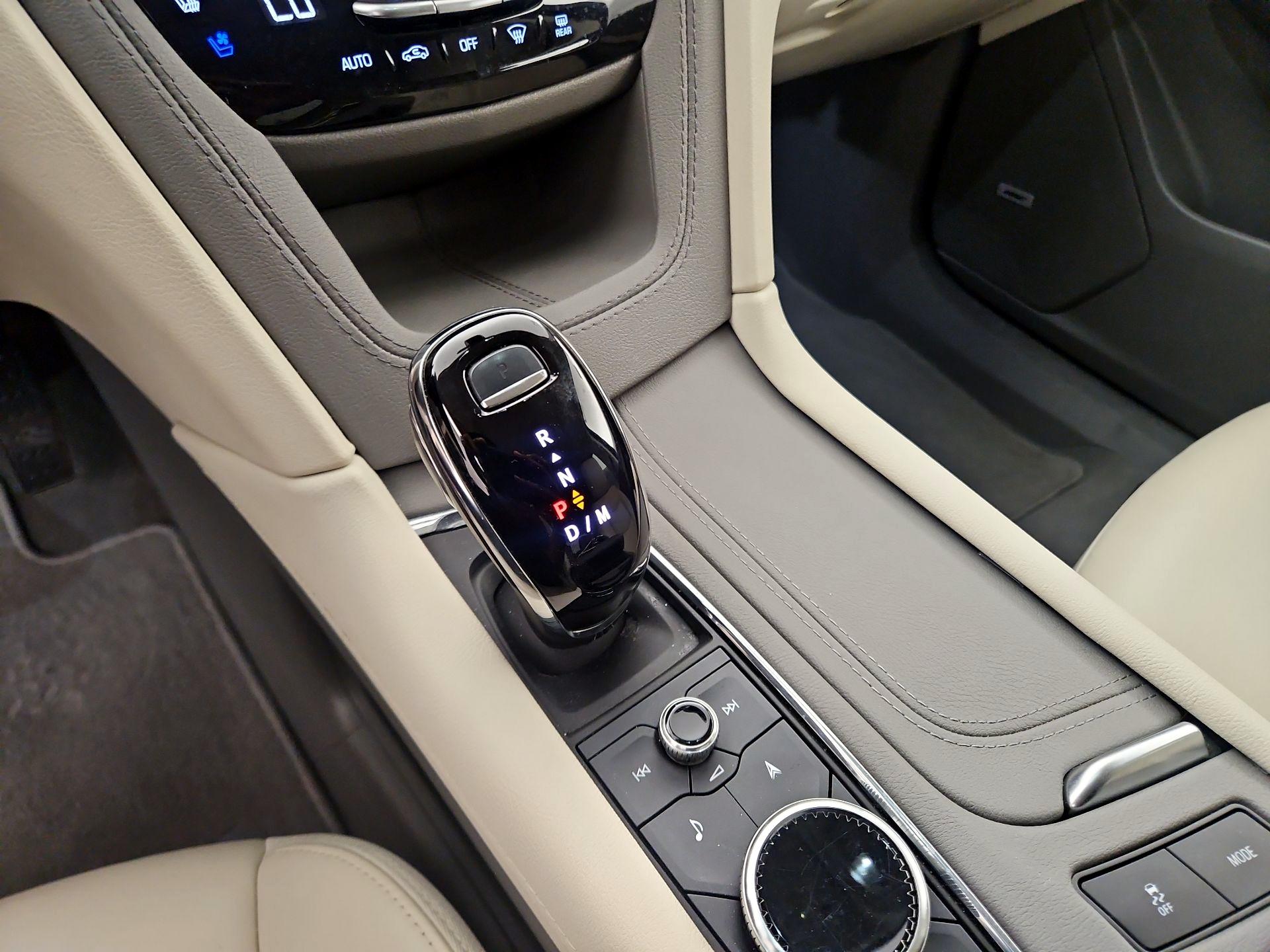 Thumbnail: 2023 Cadillac XT6 - 17