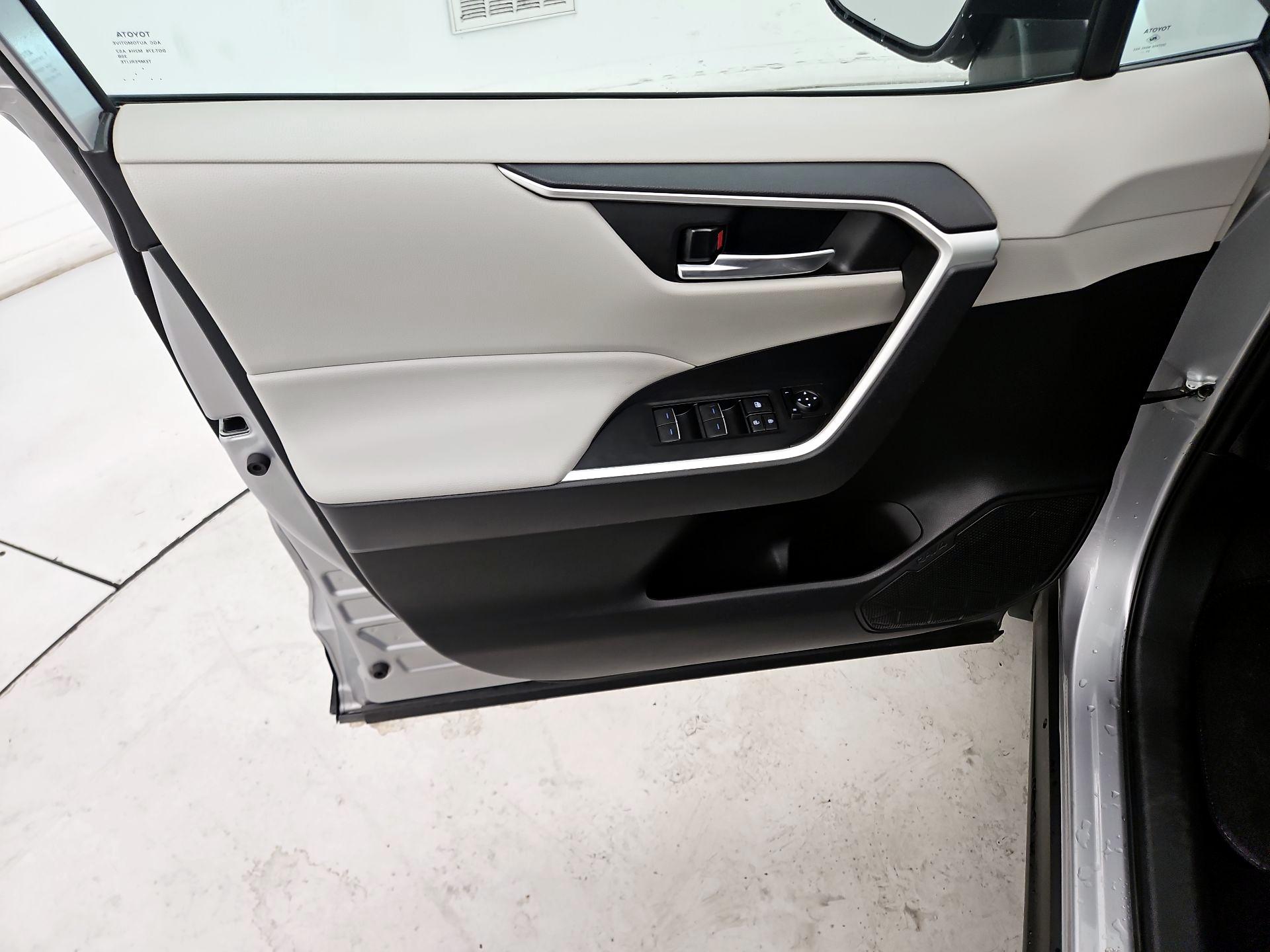 Thumbnail: 2022 Toyota RAV4 - 12