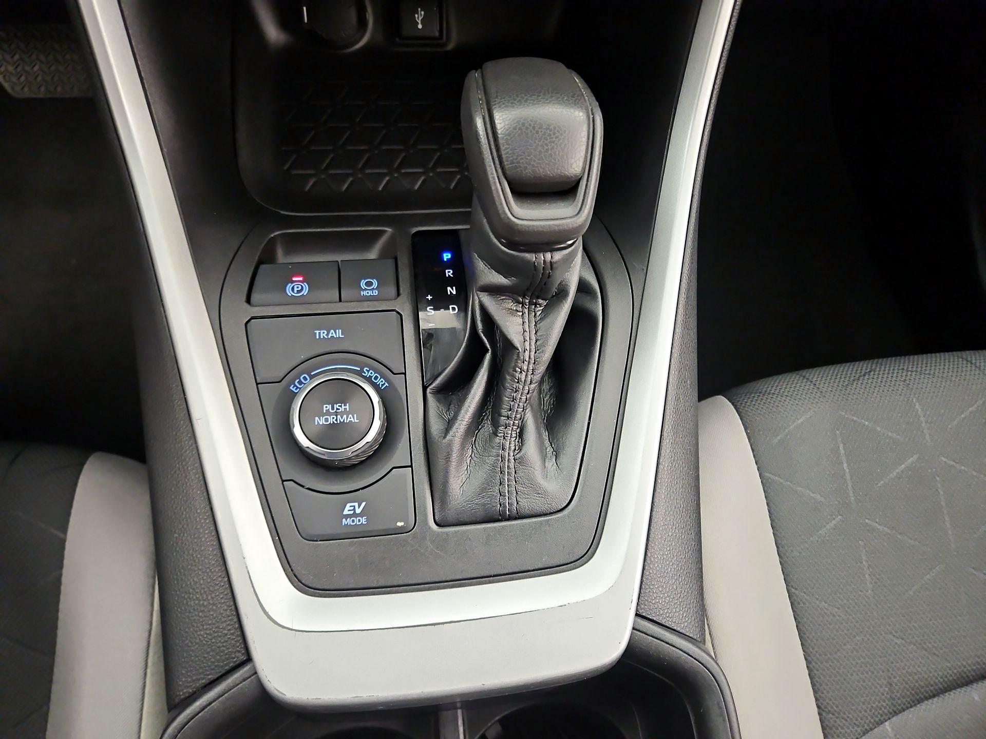 Thumbnail: 2022 Toyota RAV4 - 17