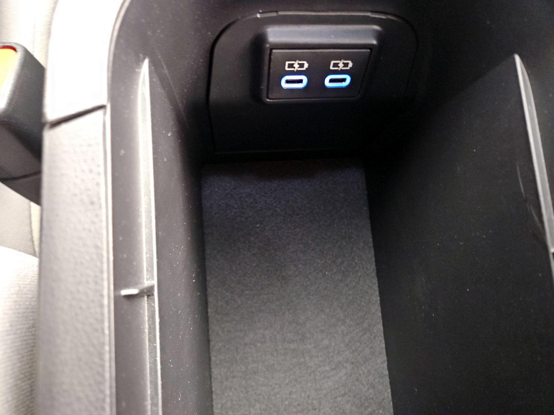 Thumbnail: 2022 Toyota RAV4 - 18