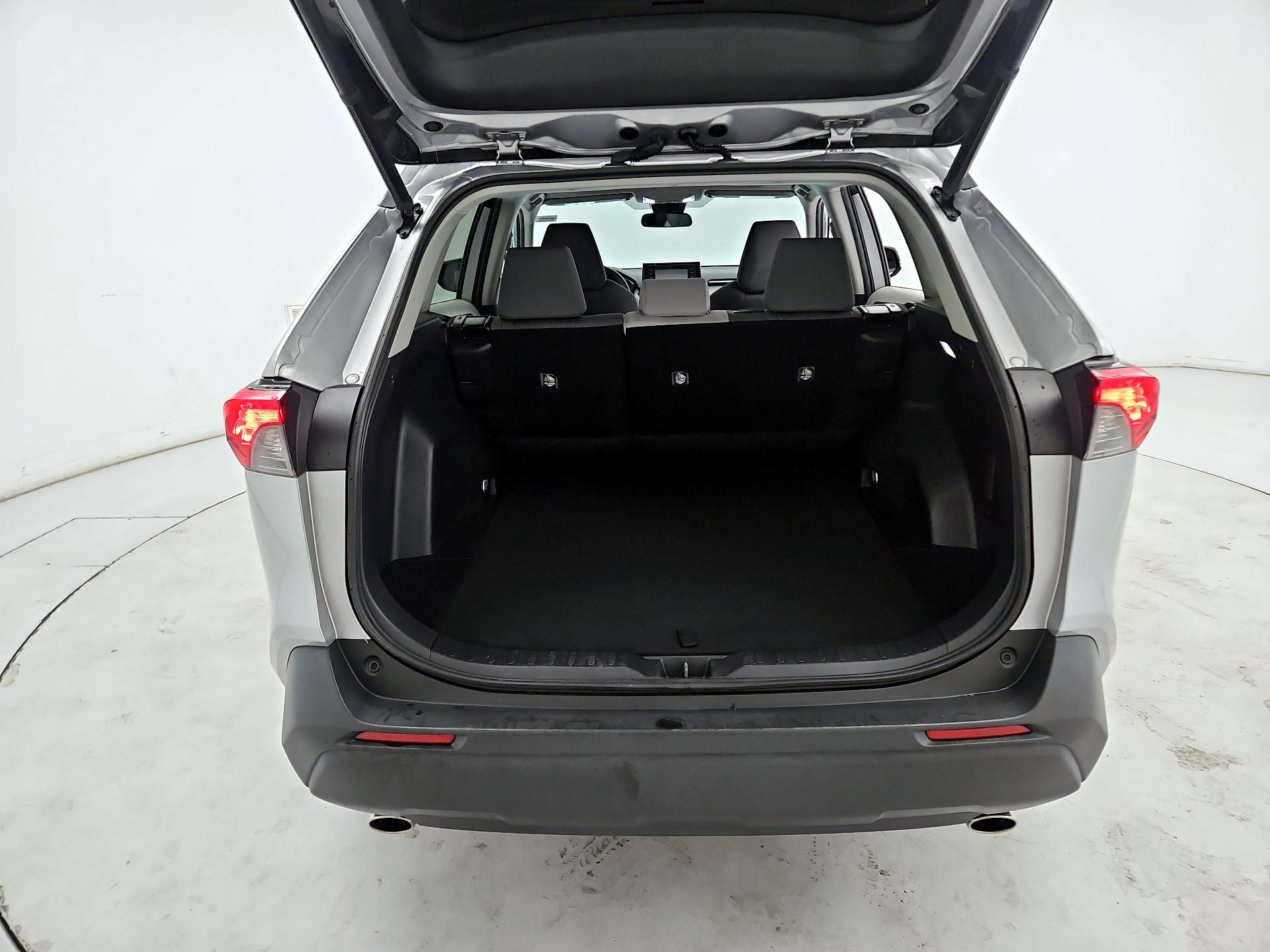 Thumbnail: 2022 Toyota RAV4 - 20