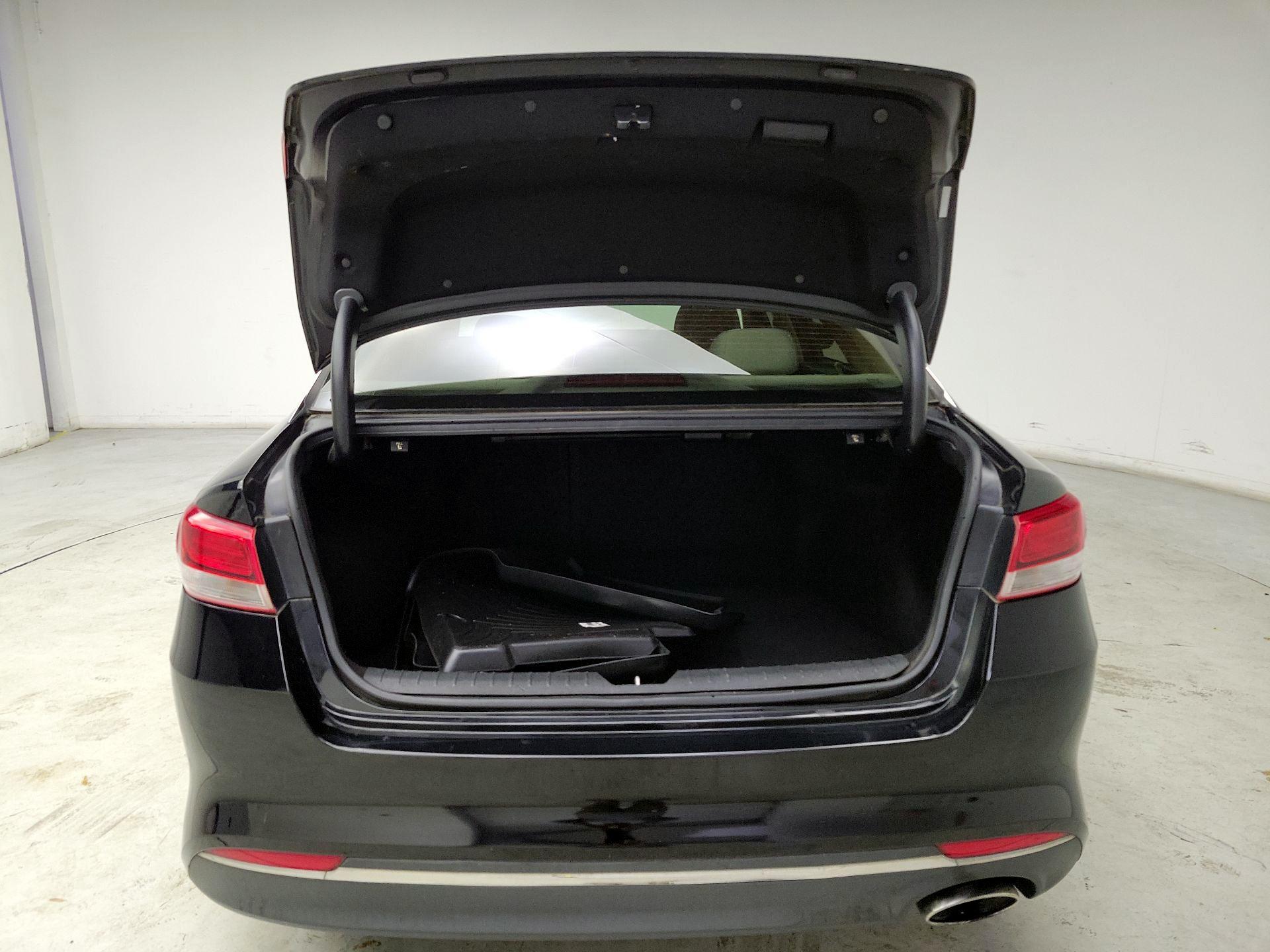Thumbnail: 2017 Kia Optima - 20